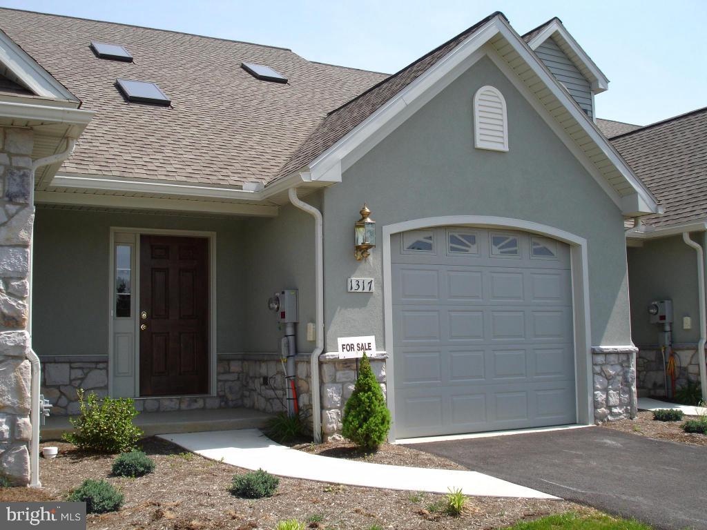 SUMMIT POINTE - Residential