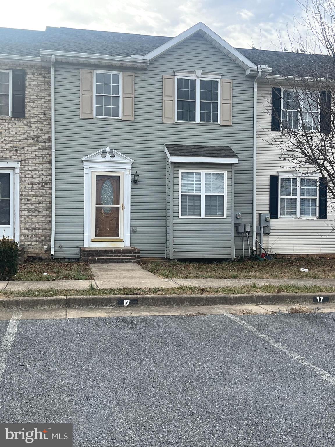 SOUTH QUEEN TOWNHOUSES - Residential