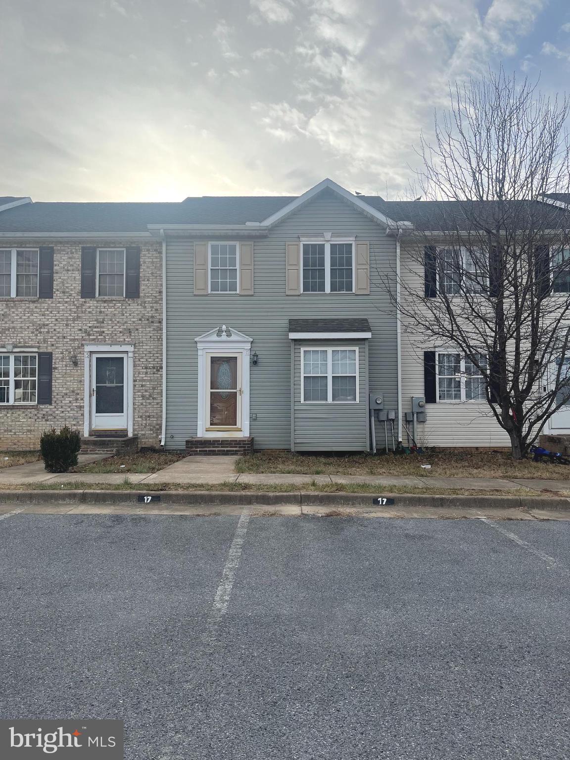 SOUTH QUEEN TOWNHOUSES - Residential