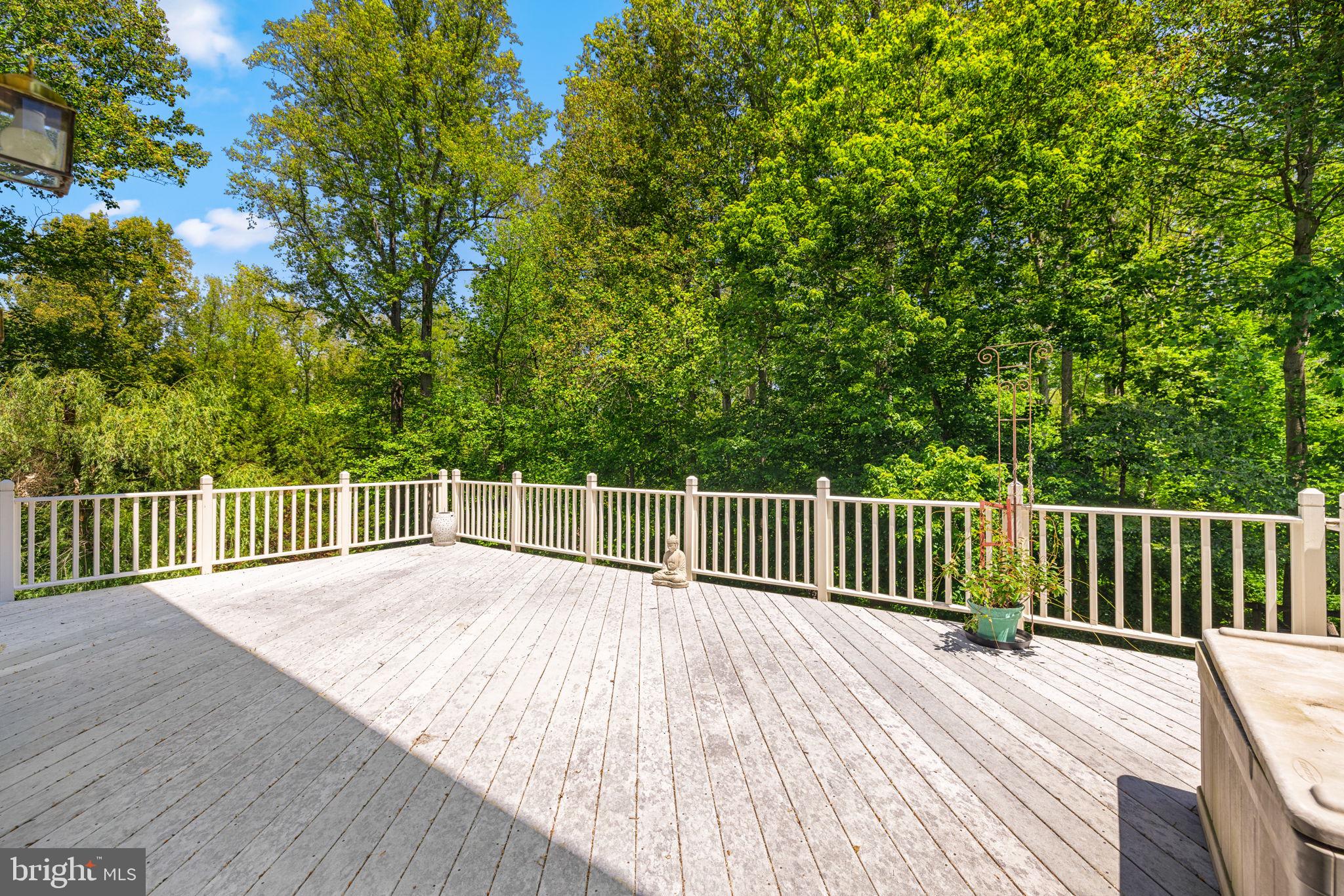 MCLEAN FALLS AT CHINQUAP - Residential