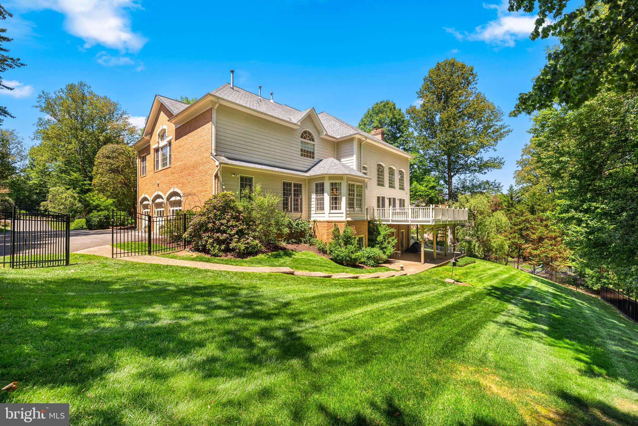MCLEAN FALLS AT CHINQUAP - Residential