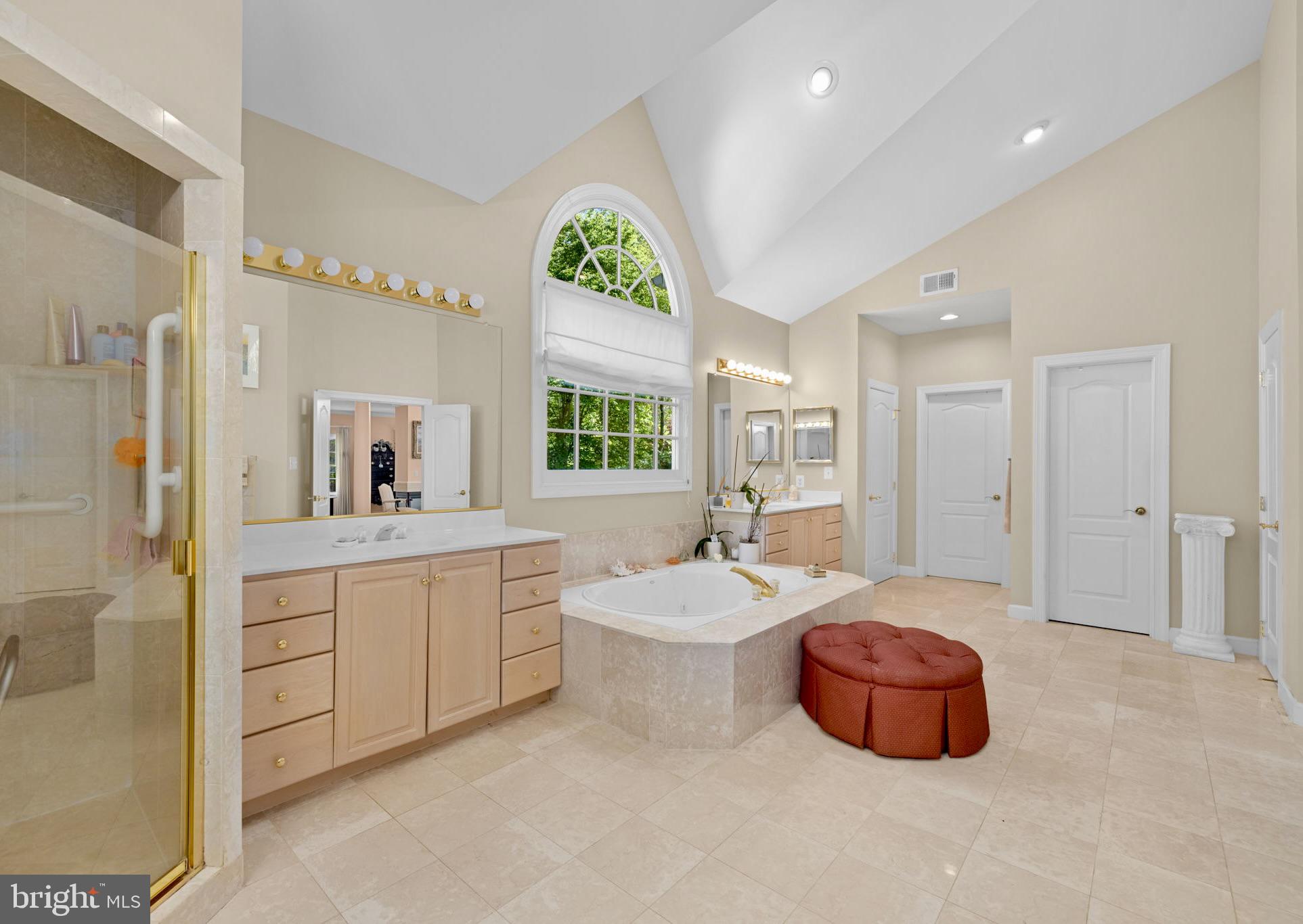 MCLEAN FALLS AT CHINQUAP - Residential