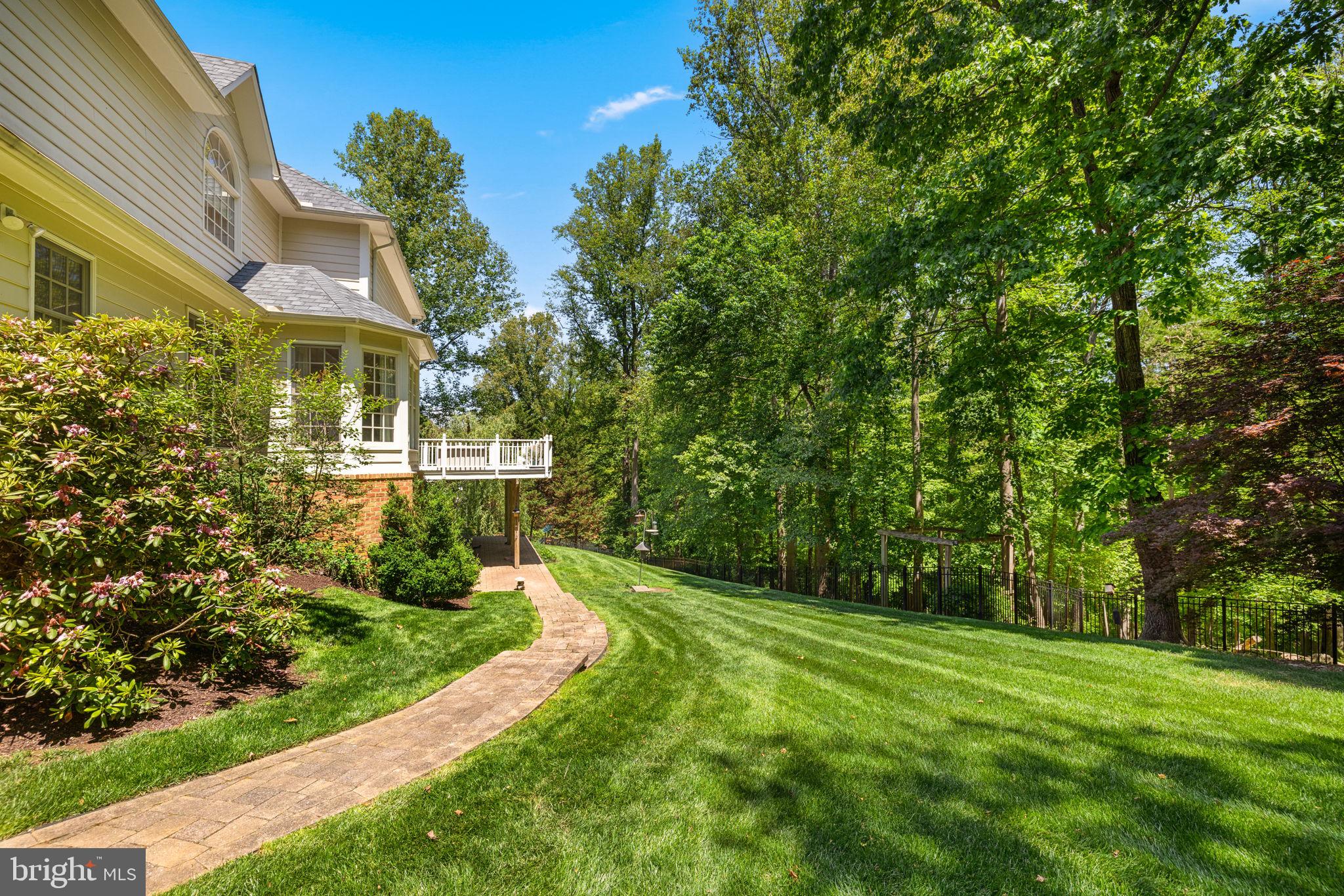 MCLEAN FALLS AT CHINQUAP - Residential