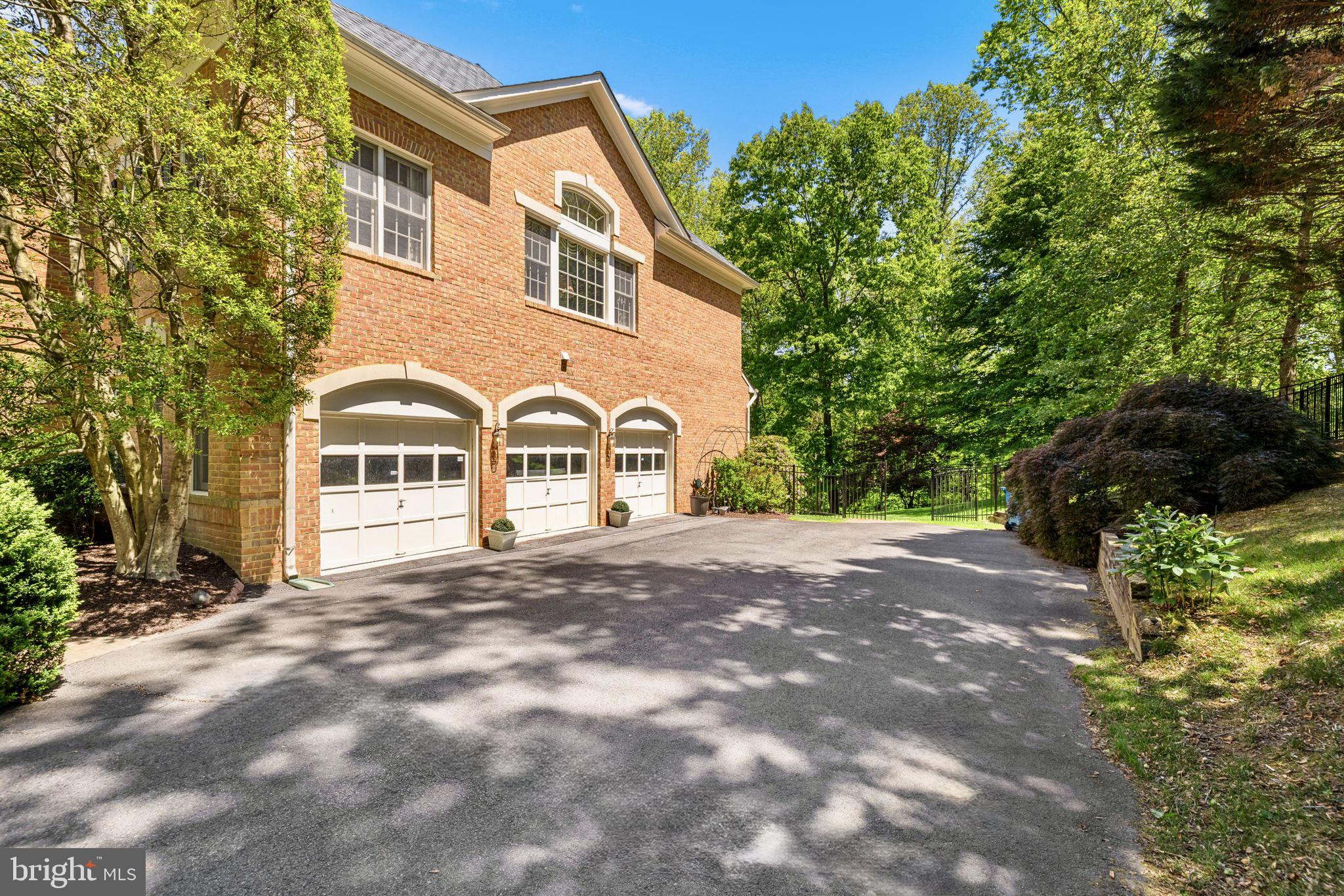 MCLEAN FALLS AT CHINQUAP - Residential