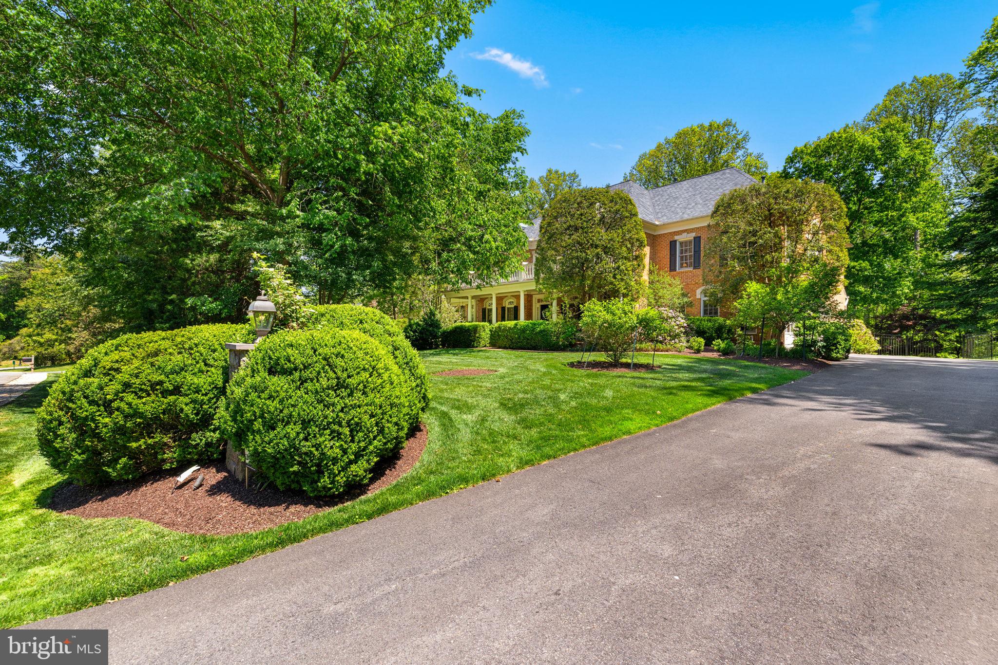 MCLEAN FALLS AT CHINQUAP - Residential