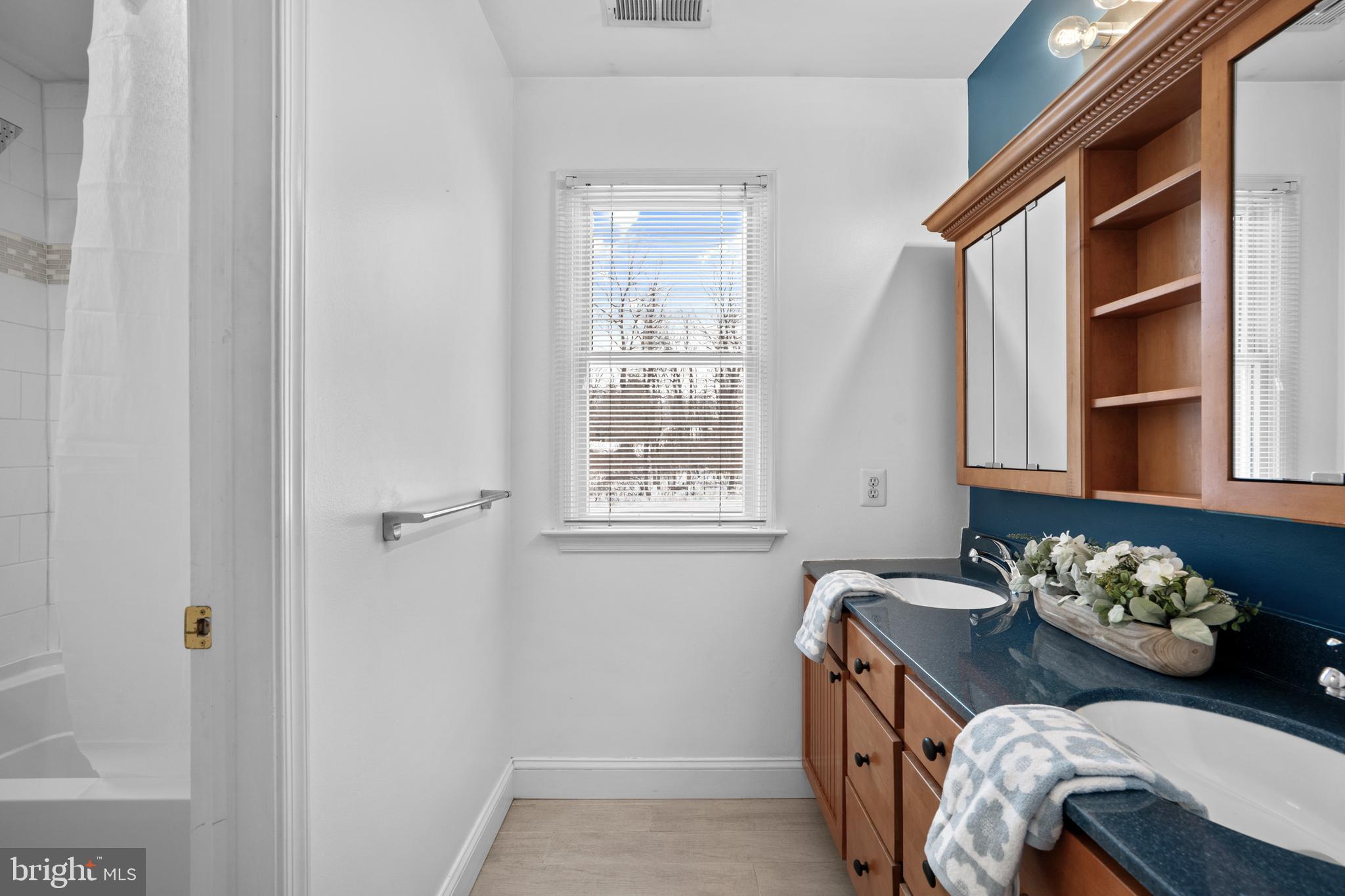 BROOKSIDE MANOR ES - Residential