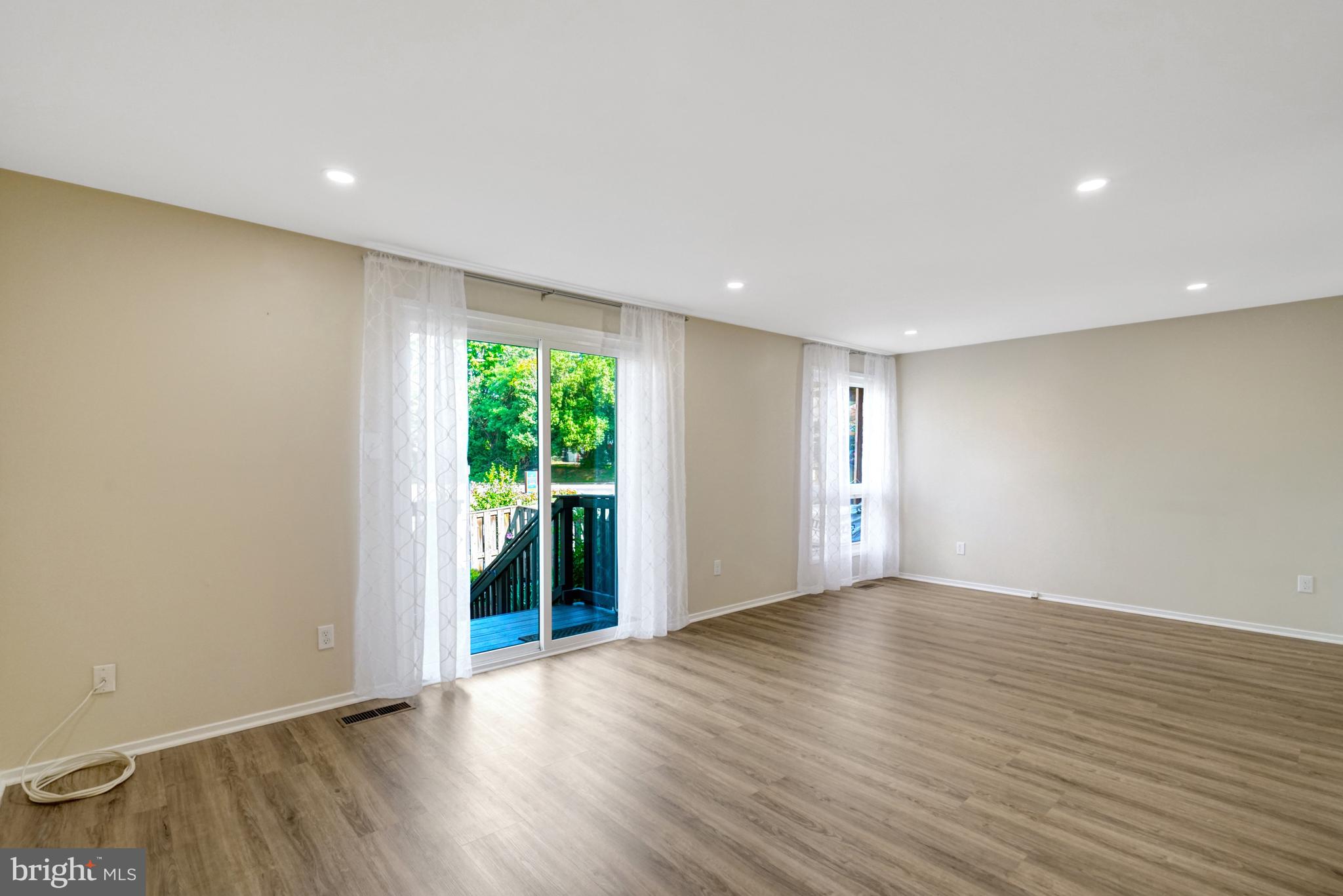 ELAN MEWS - Residential