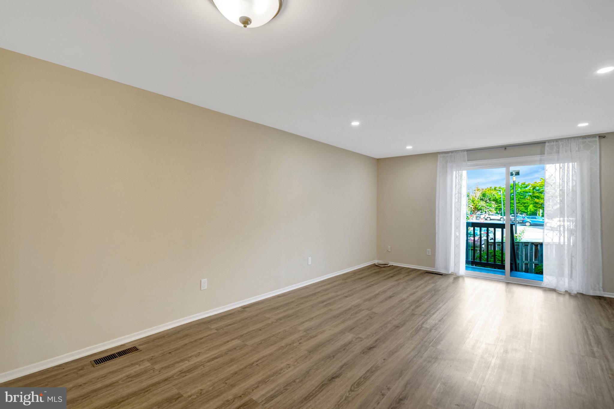 ELAN MEWS - Residential