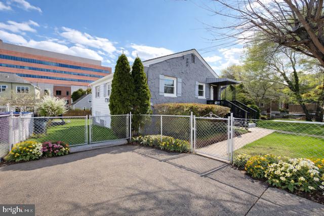 HALLS HILL - Residential