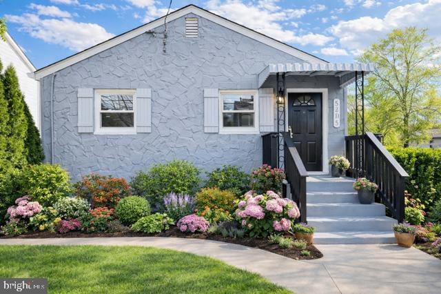 HALLS HILL - Residential