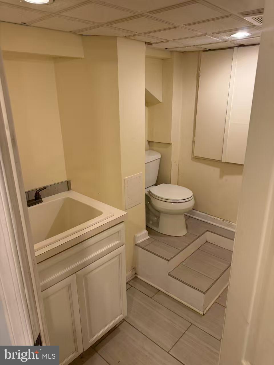 FOX CHASE MANOR - Residential