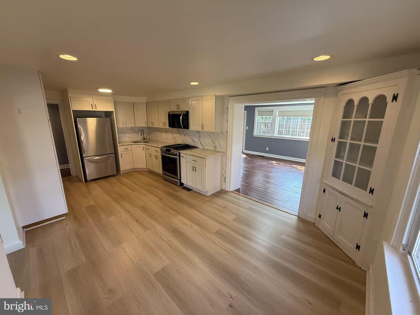 FOX CHASE MANOR - Residential