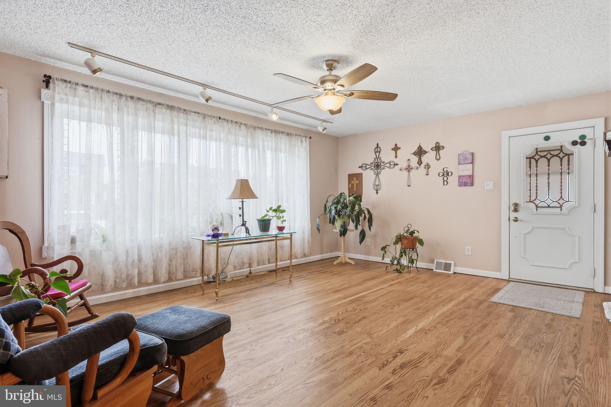 HOLME CIRCLE - Residential