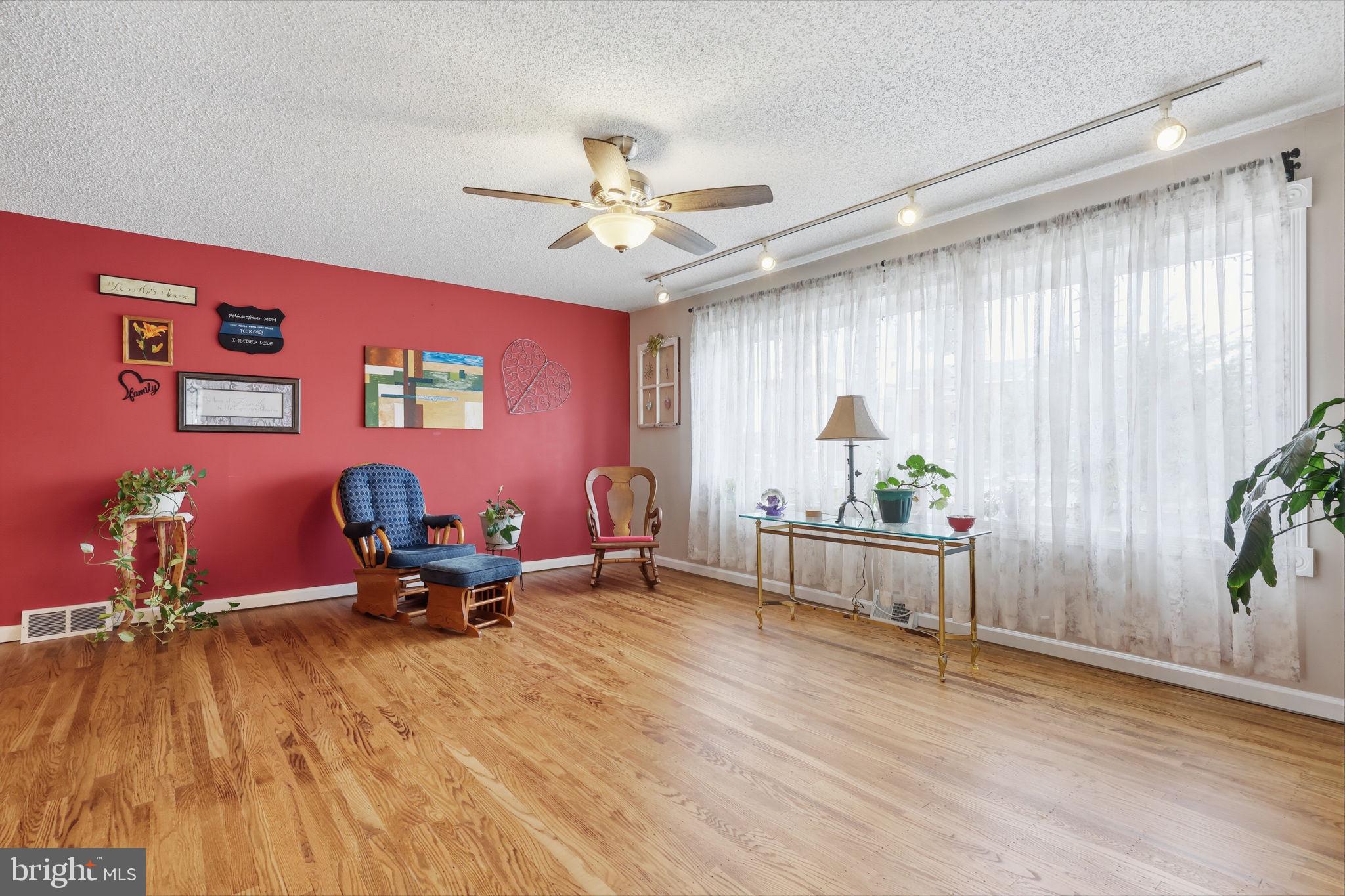 HOLME CIRCLE - Residential