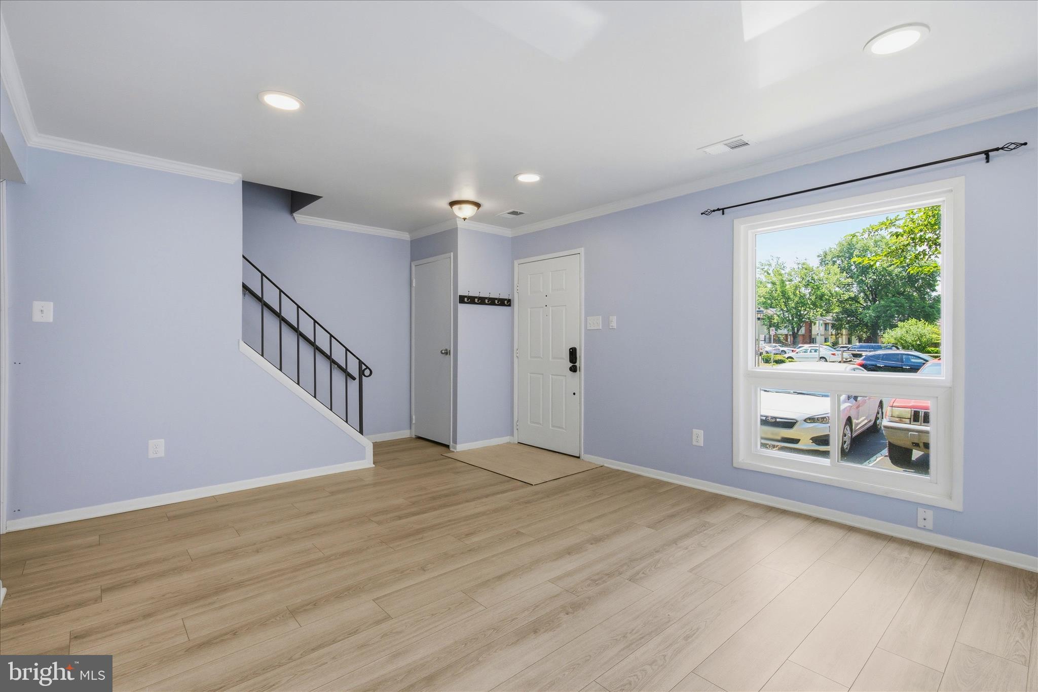 FOUR SEASONS - Residential