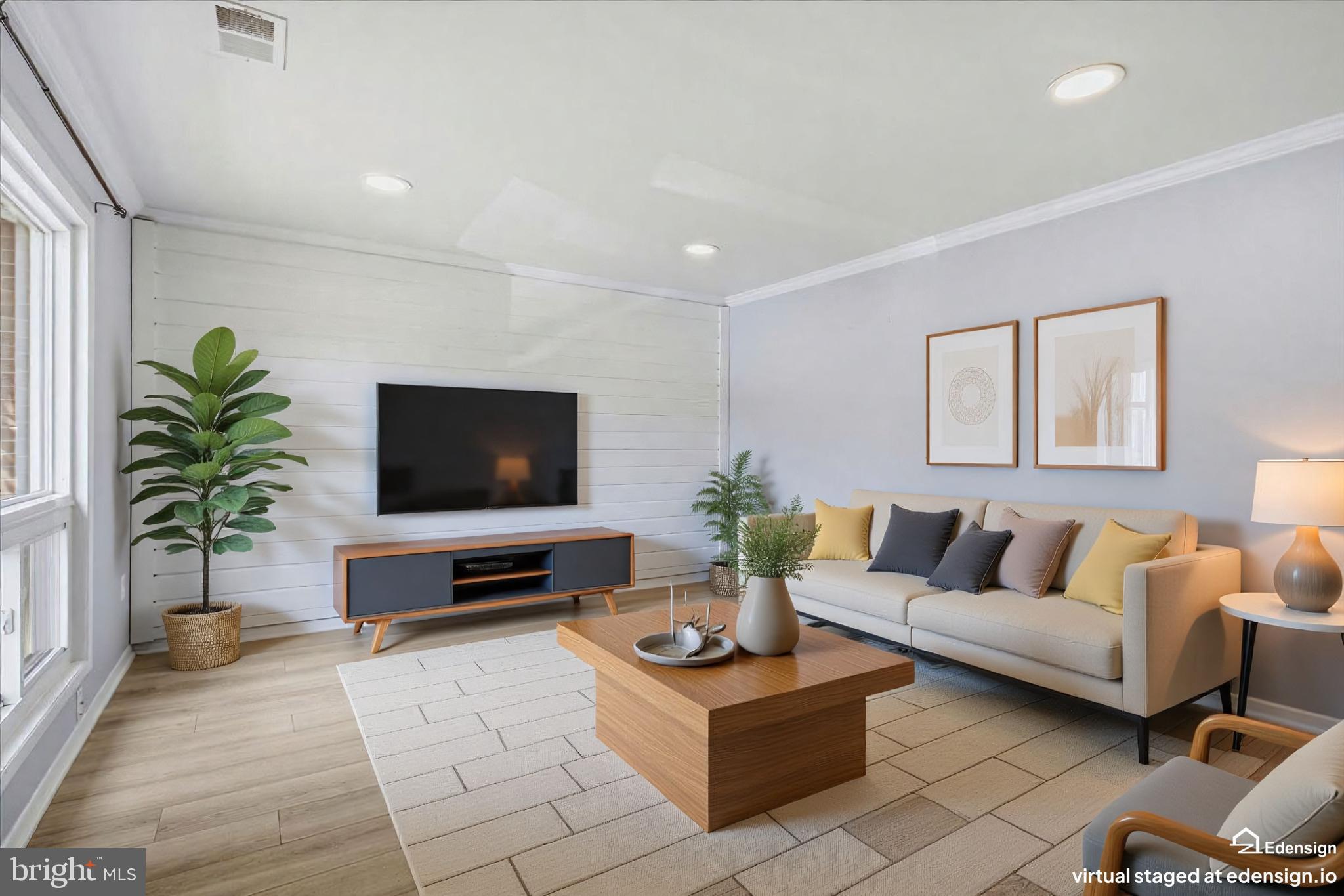 FOUR SEASONS - Residential
