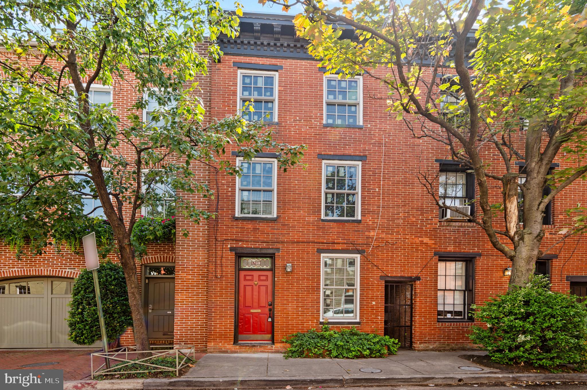 URBAN LIVING AT IT'S FINEST! UNBELIEVABLE OPPORTUNITY, MOVE-IN READY 4 BED/2.5 BATH, 3 STORY, HISTORIC BRICK ROW HOME IN AN INCREDIBLE LOCATION, IN THE HEART OF FELLS POINT, STEPS FROM THE WATER, RESTAUANTS, SHOPPING & MORE. FULLY RENOVATED YET STILL MAINTAINS HISTORIC CHARM  IN DETAILS LIKE EXPOSED BRICK AND CEILING BEAMS! EVERYTHING IS BRAND NEW FROM APPLIANES, HVAC, WINDOWS, PLUMBING & MORE!  FULLY UPDATED GOURMET KITCHEN W/ NEW SS APPLIANCES. VERSATILE LAYOUT W/ 4 FULL GENEROUSLY SIZED BEDROOMS & BATHROOMS ON EVERY LEVEL. BRAND NEW ENERGY-EFFICIENT HEATING/COOLING SYSTEMS.  FELLS POINT IS YOUR BACKYARD, THE LOCATION CAN'T BE BEAT!