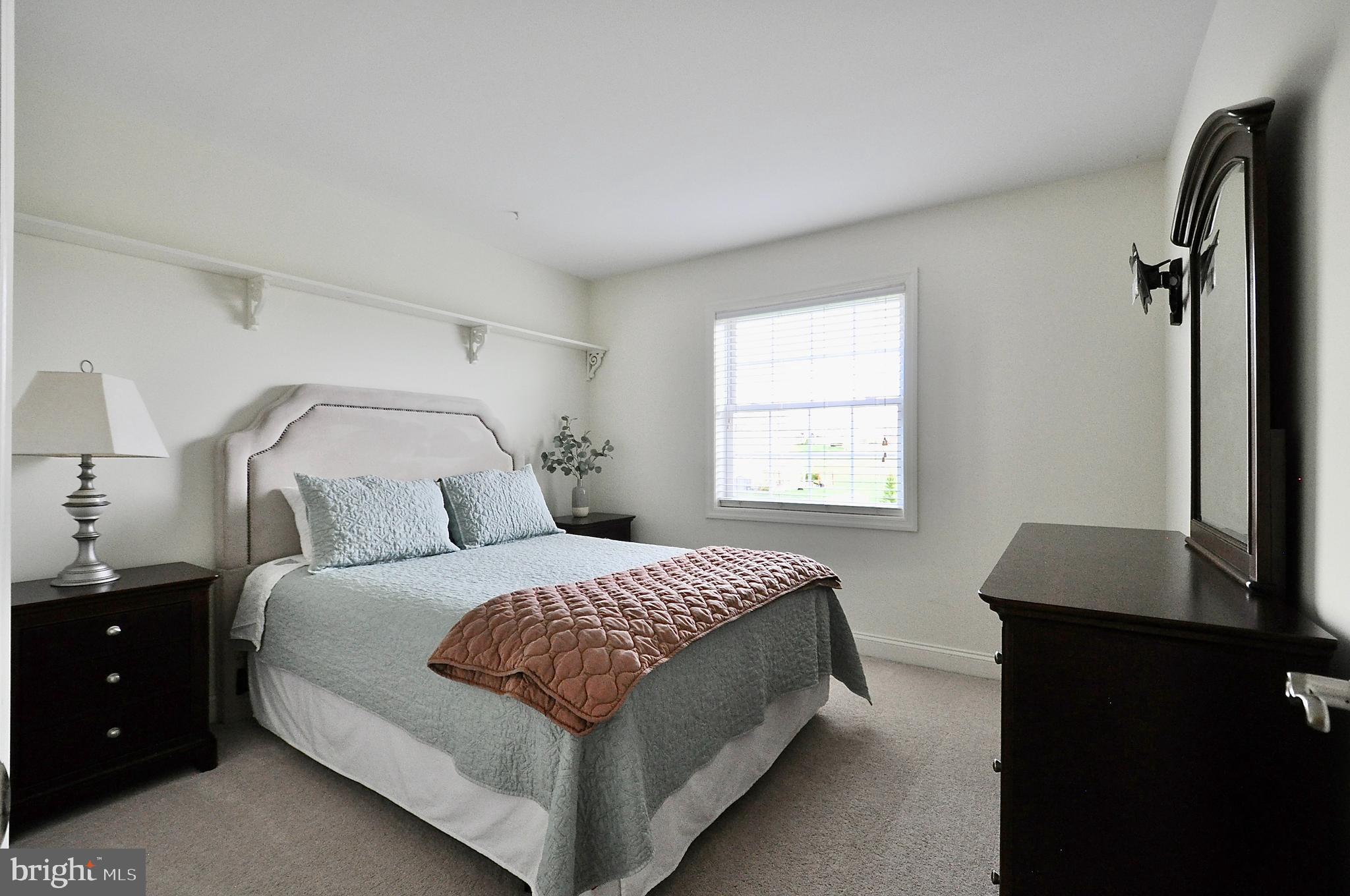 ASHFORD MANOR - Residential