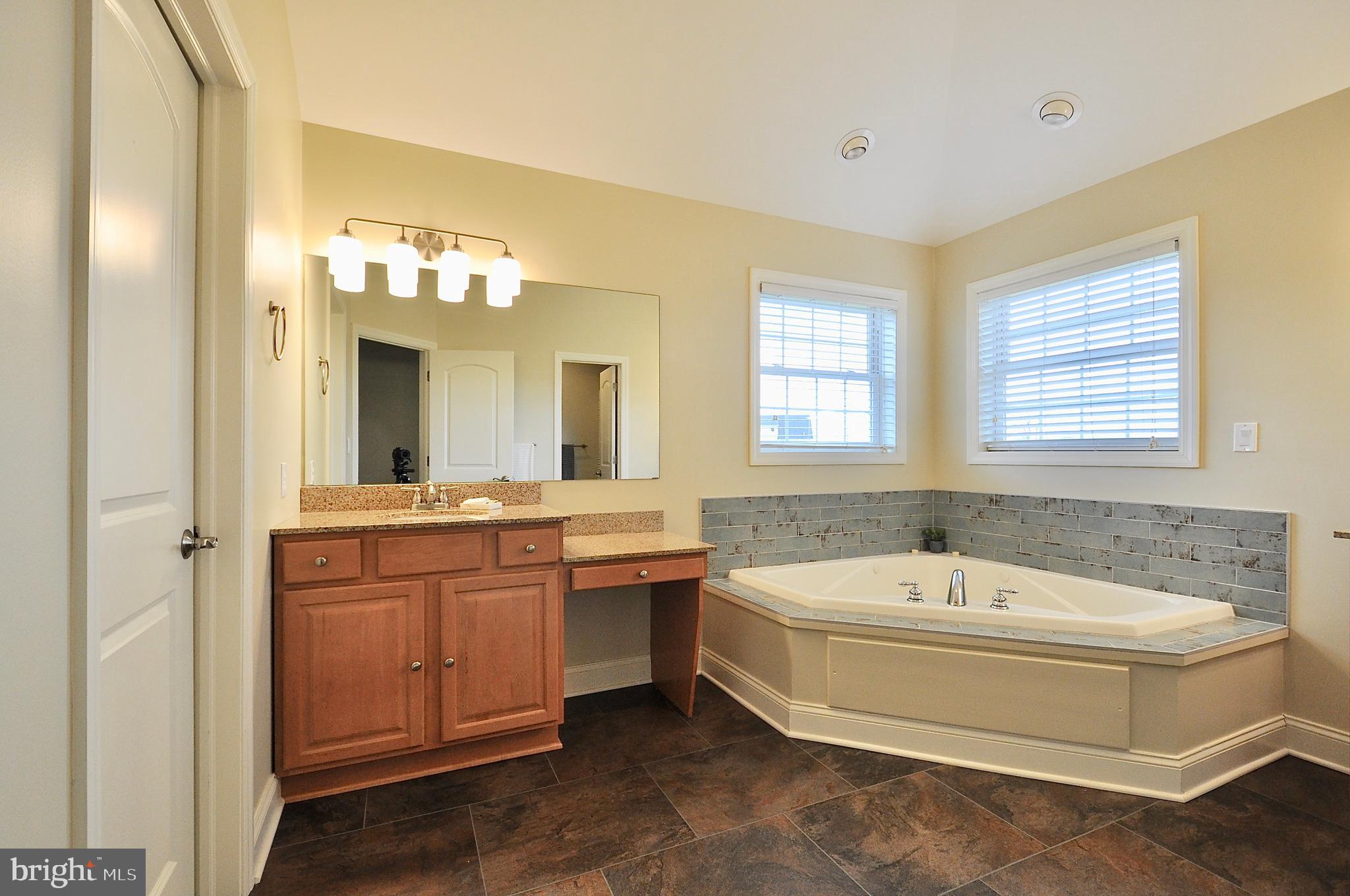 ASHFORD MANOR - Residential