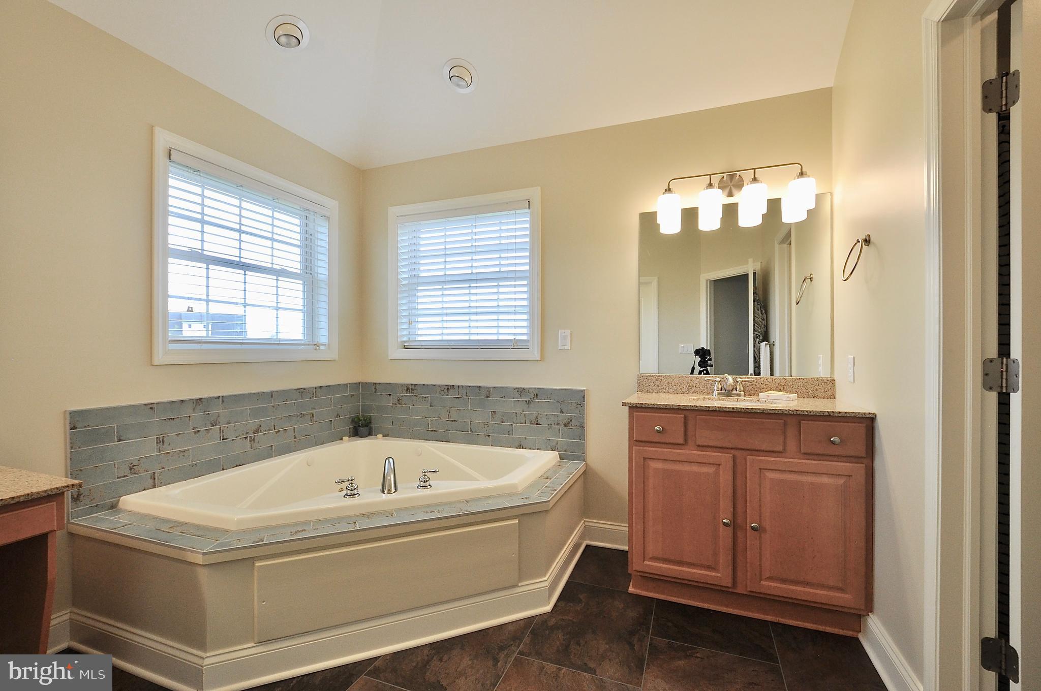ASHFORD MANOR - Residential