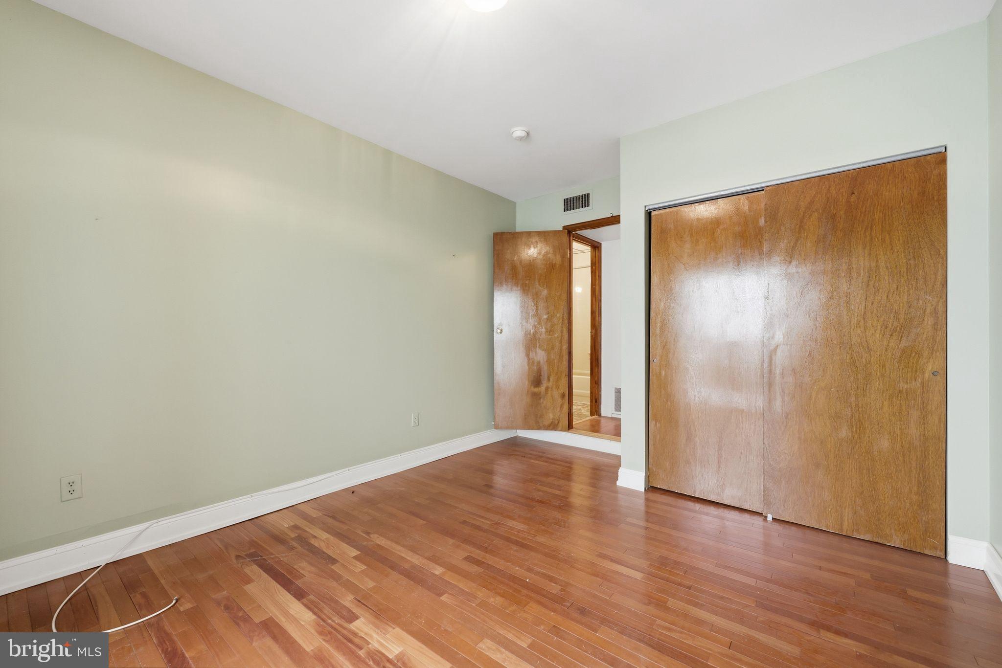 GRADUATE HOSPITAL - Commercial Sale