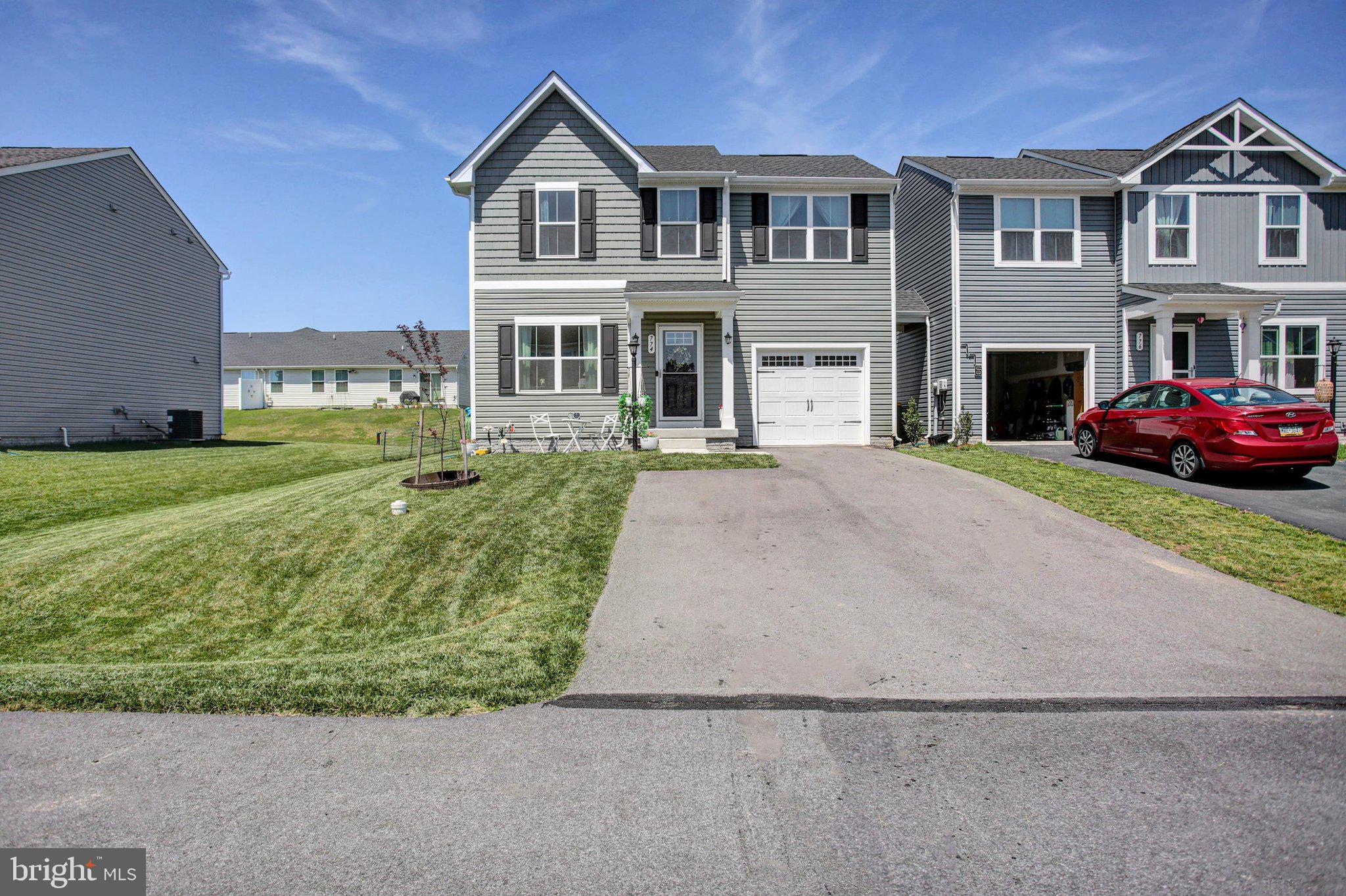 ROLLING HILLS - Residential