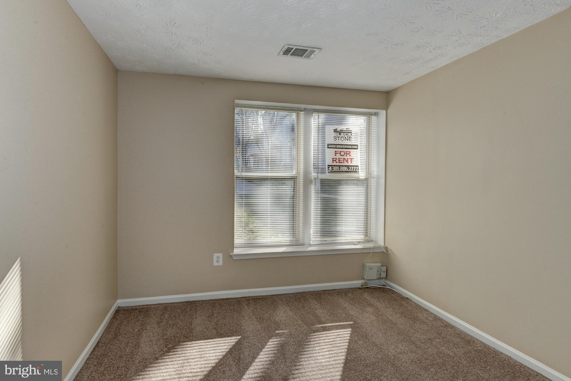 CLARY'S FOREST - Residential Lease