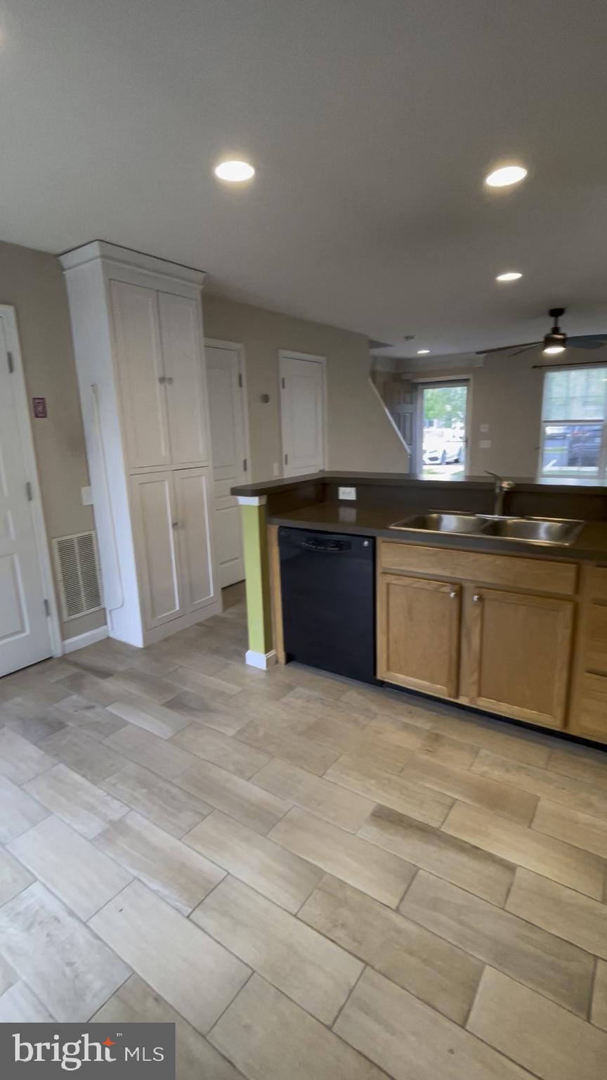 COLDWATER CONDO - Residential