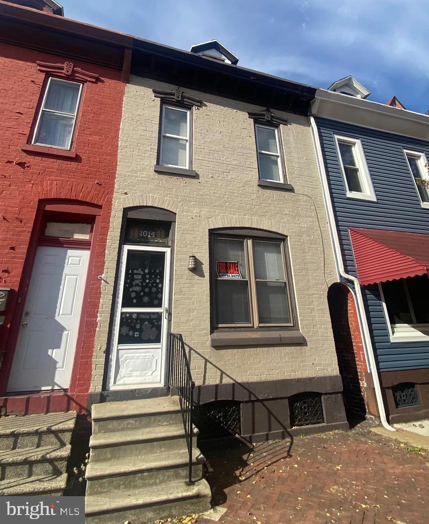 Beautiful home recently painted and new flooring.  Updated modern kitchen with a new refrigerator.  First floor bathroom.   Backyard and patio for summer Bbqs.  1 car garage for easy parking.  Spacious first floor Living room dining room and kitchen.  

No money down financing, up to 5000 grant available.  Contact me for more info.