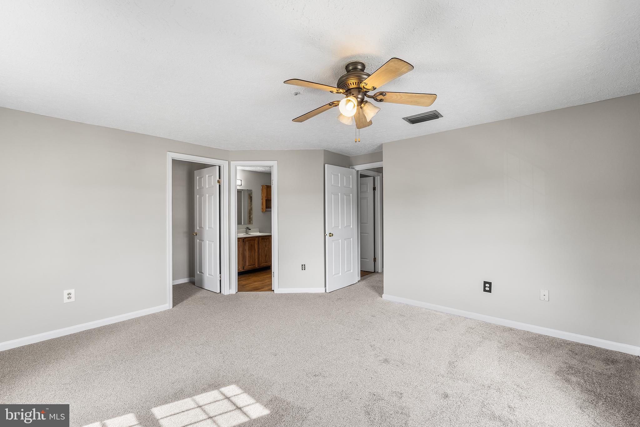 LAUREL WOODS - Residential