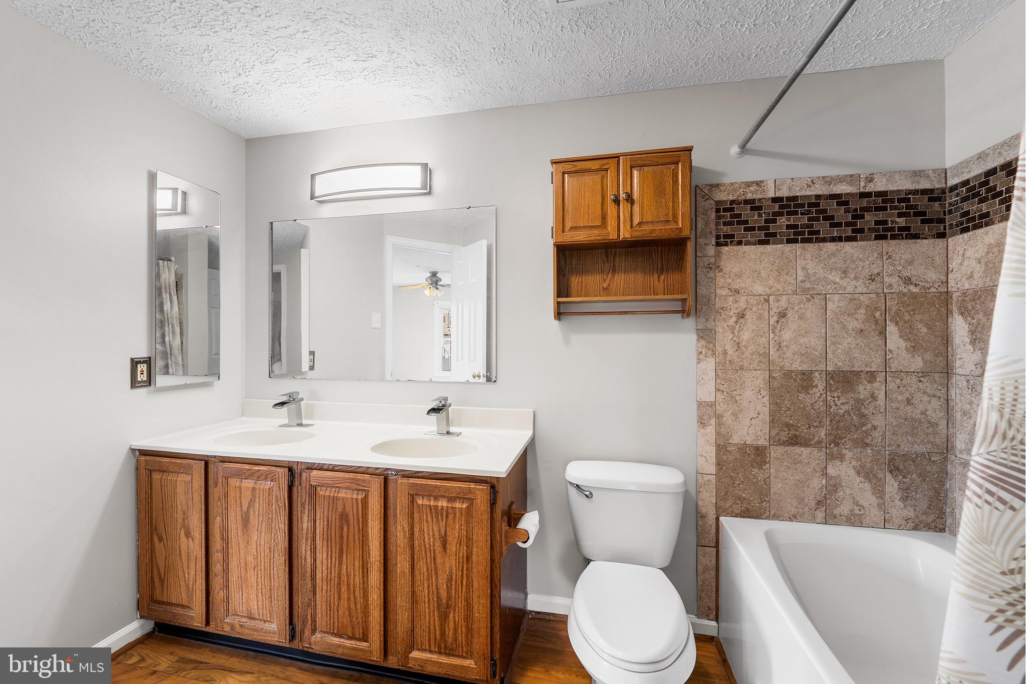 LAUREL WOODS - Residential