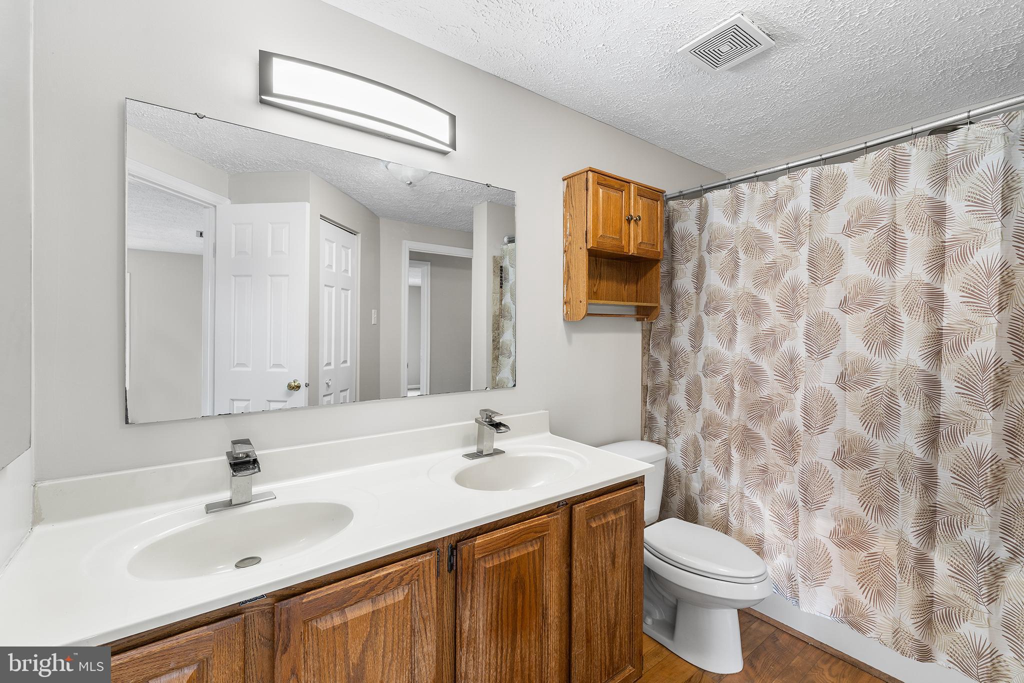 LAUREL WOODS - Residential