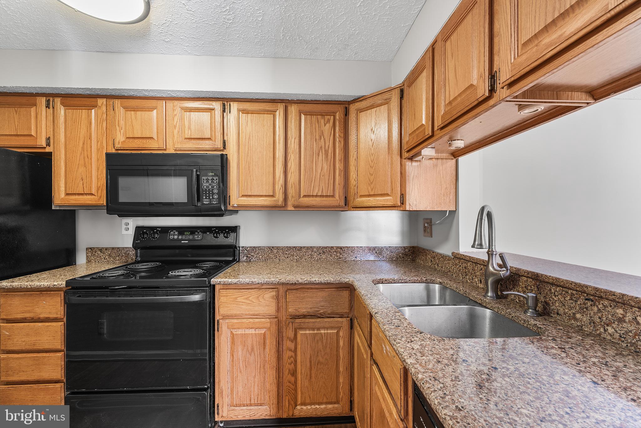 LAUREL WOODS - Residential