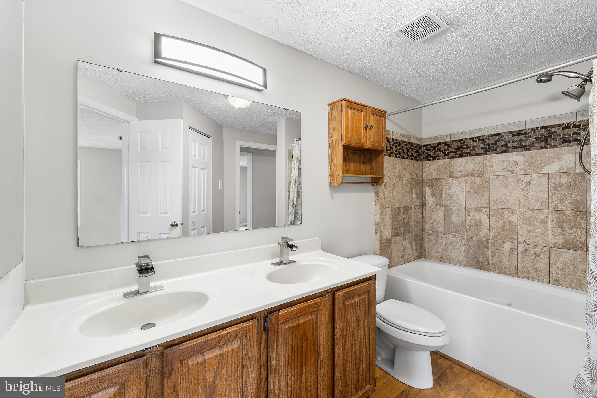 LAUREL WOODS - Residential
