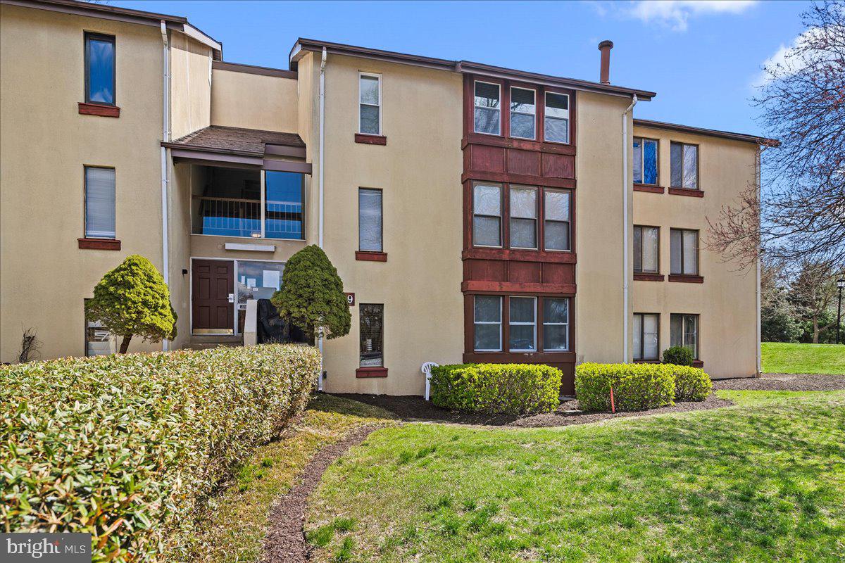Priced To Sell Fast! Hot Updated 2nd Floor Condo, Spacious Kitchen with QUARTZ Counters, Stainless Steel Appliances, New Cabinets, Modern Tile Backsplash, Spacious Bedrooms, New Custom Paint, Updated Bathrooms, New Flooring, New Lighting, Sunroom, Large Closets, Water/Sewer Included in COA Fee, Much More!! Close to Schools, Shopping, and Commuter Routes. This Will Not Last!