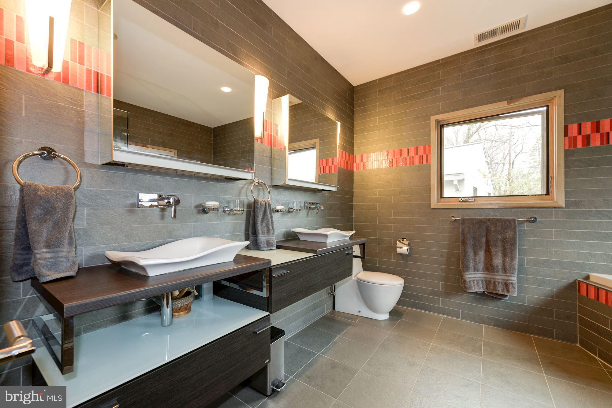 HILLSIDE MANOR - Residential