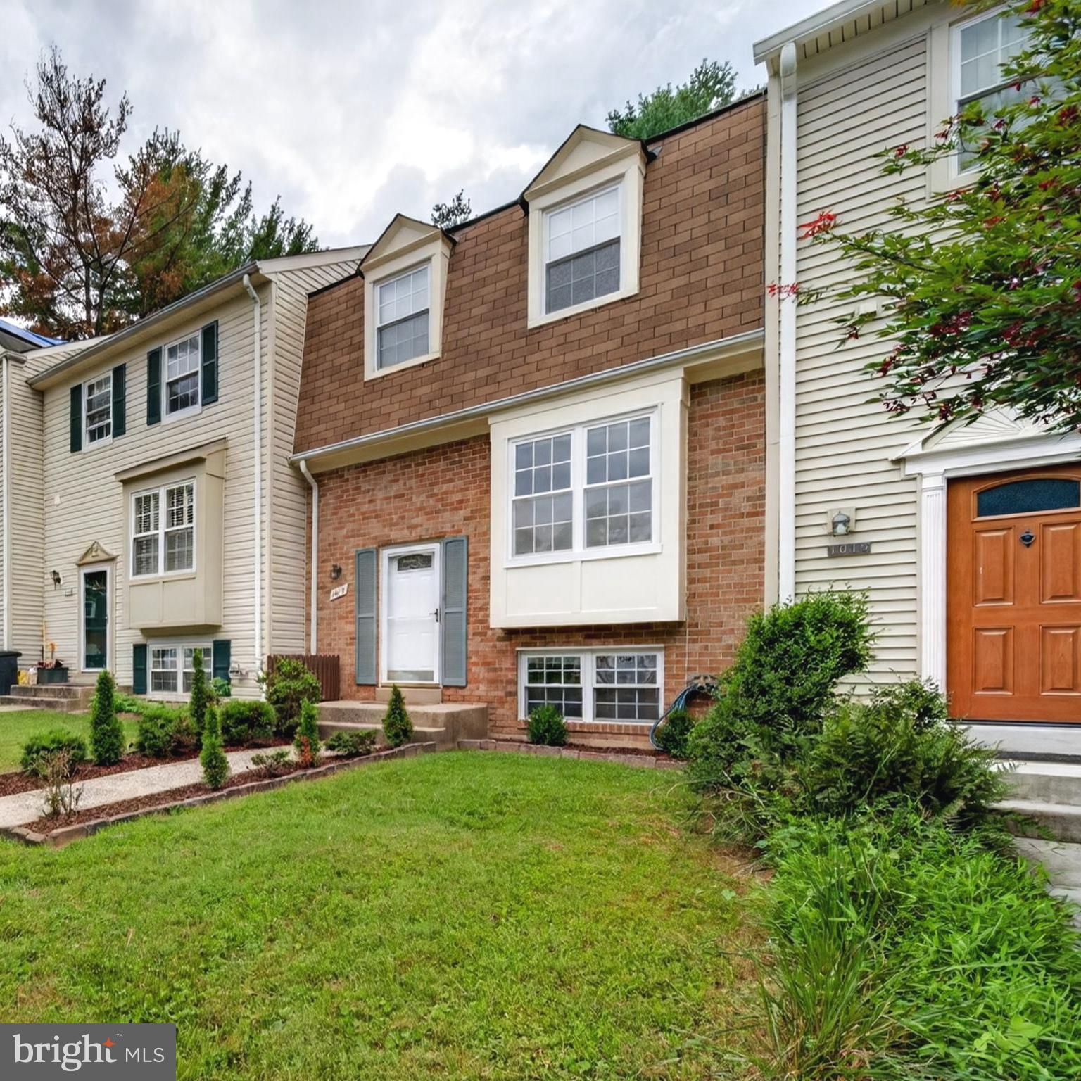 𝗪𝗲𝗹𝗰𝗼𝗺𝗲 𝘁𝗼 𝟭𝟬𝟭𝟳 𝗖𝗼𝗽𝗽𝗲𝗿𝘀𝘁𝗼𝗻𝗲 𝗖𝘁 — 𝗺𝗼𝘃𝗲-𝗶𝗻 𝗿𝗲𝗮𝗱𝘆 𝗮𝗻𝗱 𝘁𝘂𝗰𝗸𝗲𝗱 𝗶𝗻 𝘁𝗵𝗲 𝗵𝗲𝗮𝗿𝘁 𝗼𝗳 𝗥𝗼𝗰𝗸𝘃𝗶𝗹𝗹𝗲!                                       
 Step into an open foyer that flows into a spacious living room and a 𝗿𝗲𝗰𝗲𝗻𝘁𝗹𝘆 𝘂𝗽𝗱𝗮𝘁𝗲𝗱 𝗲𝗮𝘁-𝗶𝗻 𝗸𝗶𝘁𝗰𝗵𝗲𝗻 — the heart of this home; featuring **Granite Countertops,  **Bosch Dishwasher, **Natural Ceramic Tile Backsplash, ** Gas Stovetop, **White Farmhouse Sink, **Maple Cabinets, and **Spacious Pantry!                         
                                                                                                                                                                                                                                               

The kitchen and dining area open onto an 𝗼𝘃𝗲𝗿𝘀𝗶𝘇𝗲𝗱 𝗱𝗲𝗰𝗸, creating a seamless outdoor space; perfect for entertaining family and friends.                                                                                                                                                                          
                                                                                                                                                                                                                                                 
                                                                                                                                                                                                                                                  

𝗨𝗽𝗱𝗮𝘁𝗲𝗱 𝗛𝗩𝗔𝗖 (2021) and 𝗨𝗽𝗱𝗮𝘁𝗲𝗱 𝗿𝗼𝗼𝗳 (2020) have you covered!         
𝗙𝗿𝗲𝘀𝗵𝗹𝘆, 𝗽𝗿𝗼𝗳𝗲𝘀𝘀𝗶𝗼𝗻𝗮𝗹𝗹𝘆 𝗽𝗮𝗶𝗻𝘁𝗲𝗱 𝘁𝗼𝗽 𝘁𝗼 𝗯𝗼𝘁𝘁𝗼𝗺 𝗶𝗻 𝗝𝘂𝗻𝗲 𝟮𝟬𝟮𝟲 — 𝗺𝗼𝘃𝗲-𝗶𝗻 𝗿𝗲𝗮𝗱𝘆.                                                                
                                                                                                                                                                                                                                                 

Location, location, location! Conveniently located in Hungerford, this beautiful home is close proximity to Rockville Town Center and the Rockville Courthouse; with easy access to I-270, Public Transportation -- Rockville Metro's 𝗥𝗲𝗱 𝗟𝗶𝗻𝗲 (just 1.5 miles away), Bus Roues, and major commuter routes.  Rockville Town Square, Pike & Rose, and Rockville Pike are just minutes away, placing shopping, dining, entertainment, and community events close at hand. Nearby parks, trails, and recreational facilities further enhance the neighborhood's appeal.                                                                                                                                                                                               

𝗧𝘂𝗿𝗻𝗸𝗲𝘆 𝗮𝗻𝗱 𝘁𝗿𝘂𝗹𝘆 𝗺𝗼𝘃𝗲-𝗶𝗻 𝗿𝗲𝗮𝗱𝘆 — 𝗯𝗼𝗼𝗸 𝘆𝗼𝘂𝗿 𝘁𝗼𝘂𝗿 𝗯𝗲𝗳𝗼𝗿𝗲 𝘀𝗼𝗺𝗲𝗼𝗻𝗲 𝗲𝗹𝘀𝗲 𝗰𝗮𝗹𝗹𝘀 𝗶𝘁 𝗵𝗼𝗺𝗲!
