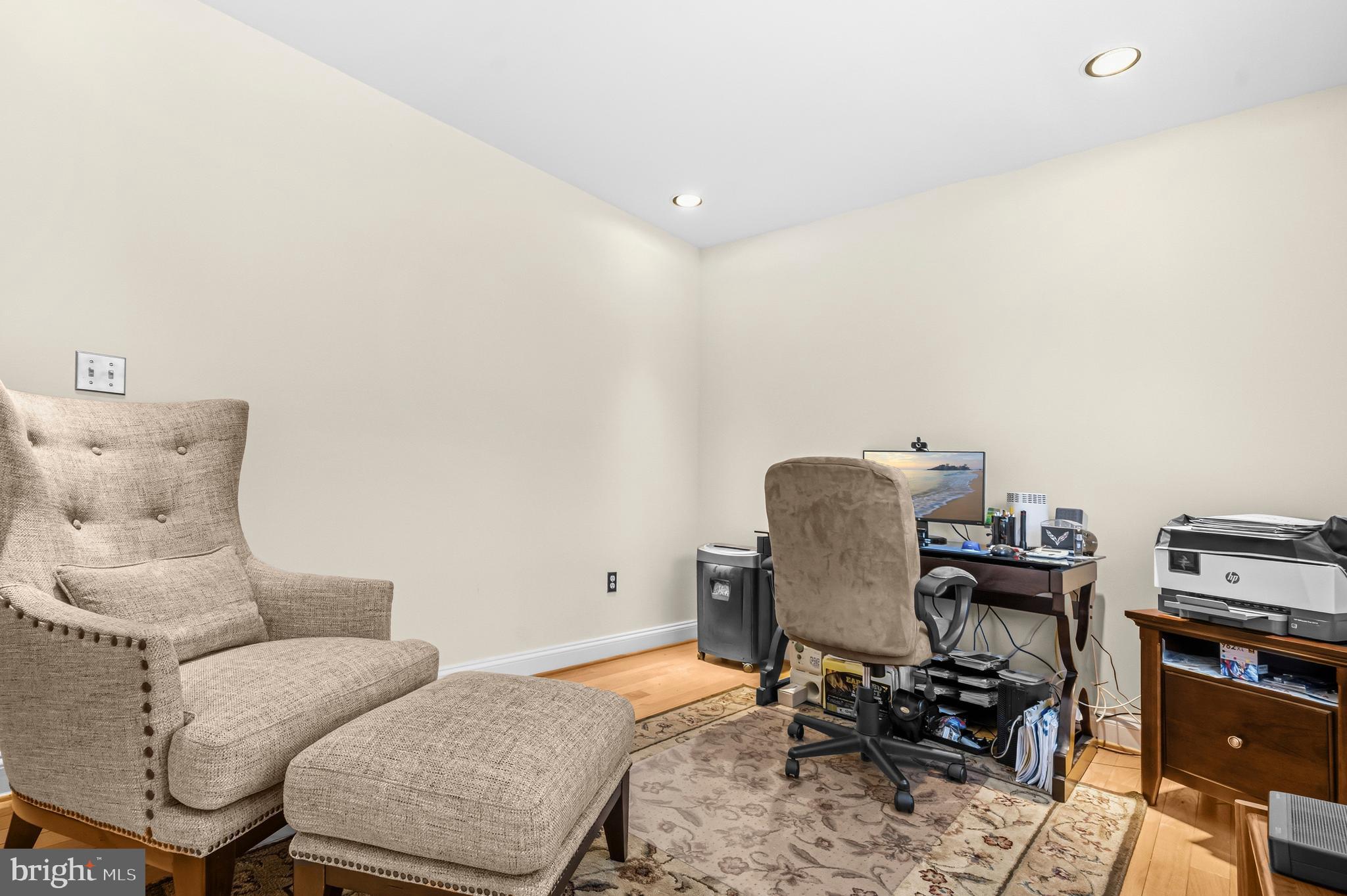 LAUREL - Residential