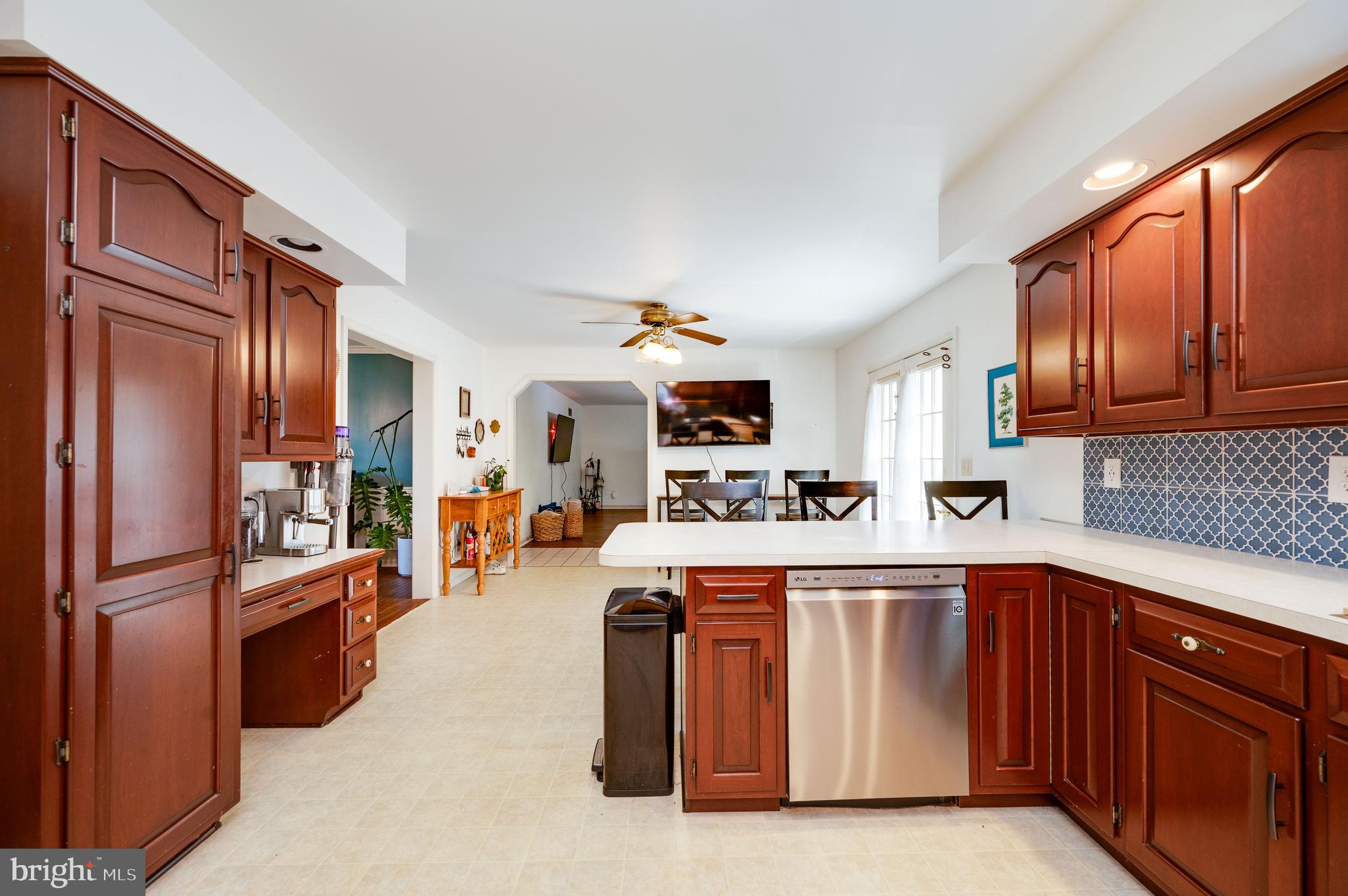DOUGLAS MEADOWS - Residential