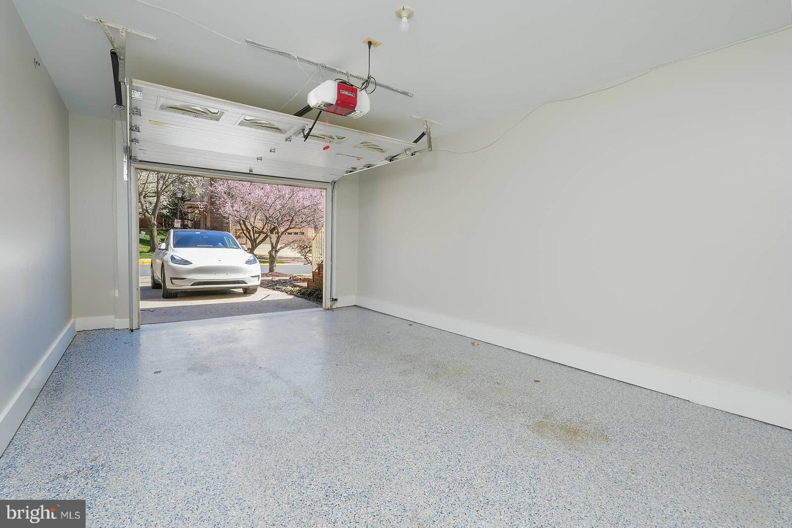 DECOVERLY ADVENTURE - Residential Lease
