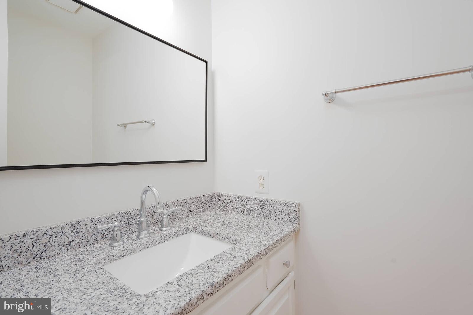 DECOVERLY ADVENTURE - Residential Lease