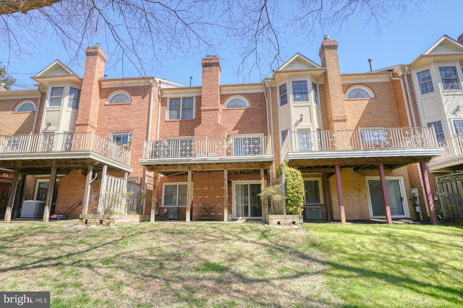 DECOVERLY ADVENTURE - Residential Lease