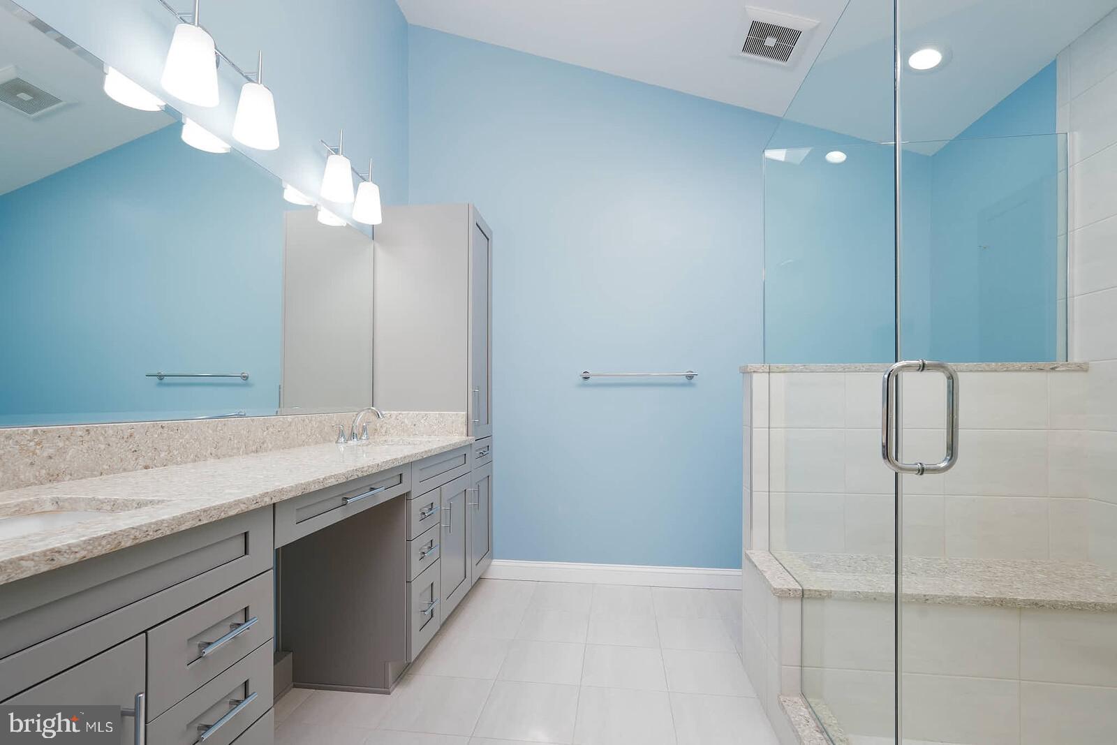 DECOVERLY ADVENTURE - Residential Lease