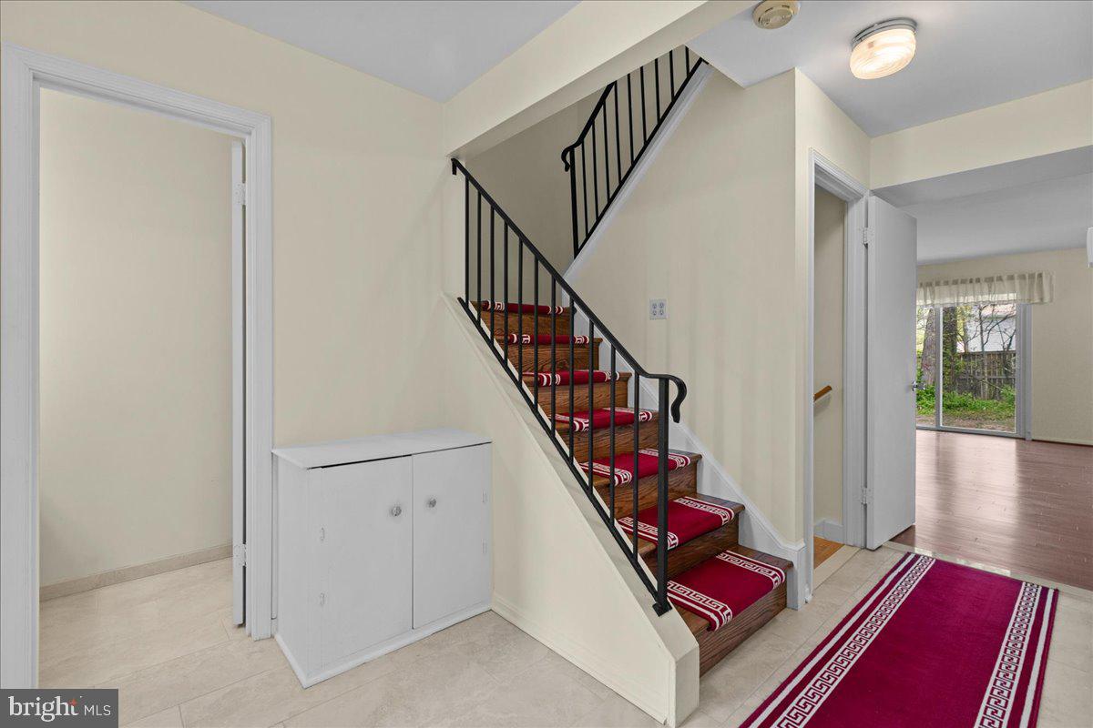 KEENE  MILL WOODS - Residential