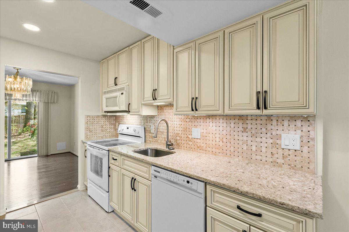 KEENE  MILL WOODS - Residential