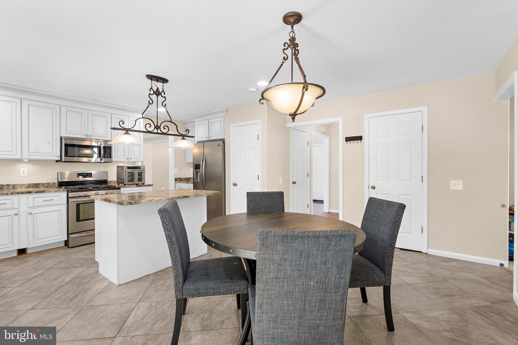 ROLLING RIDGE - Residential