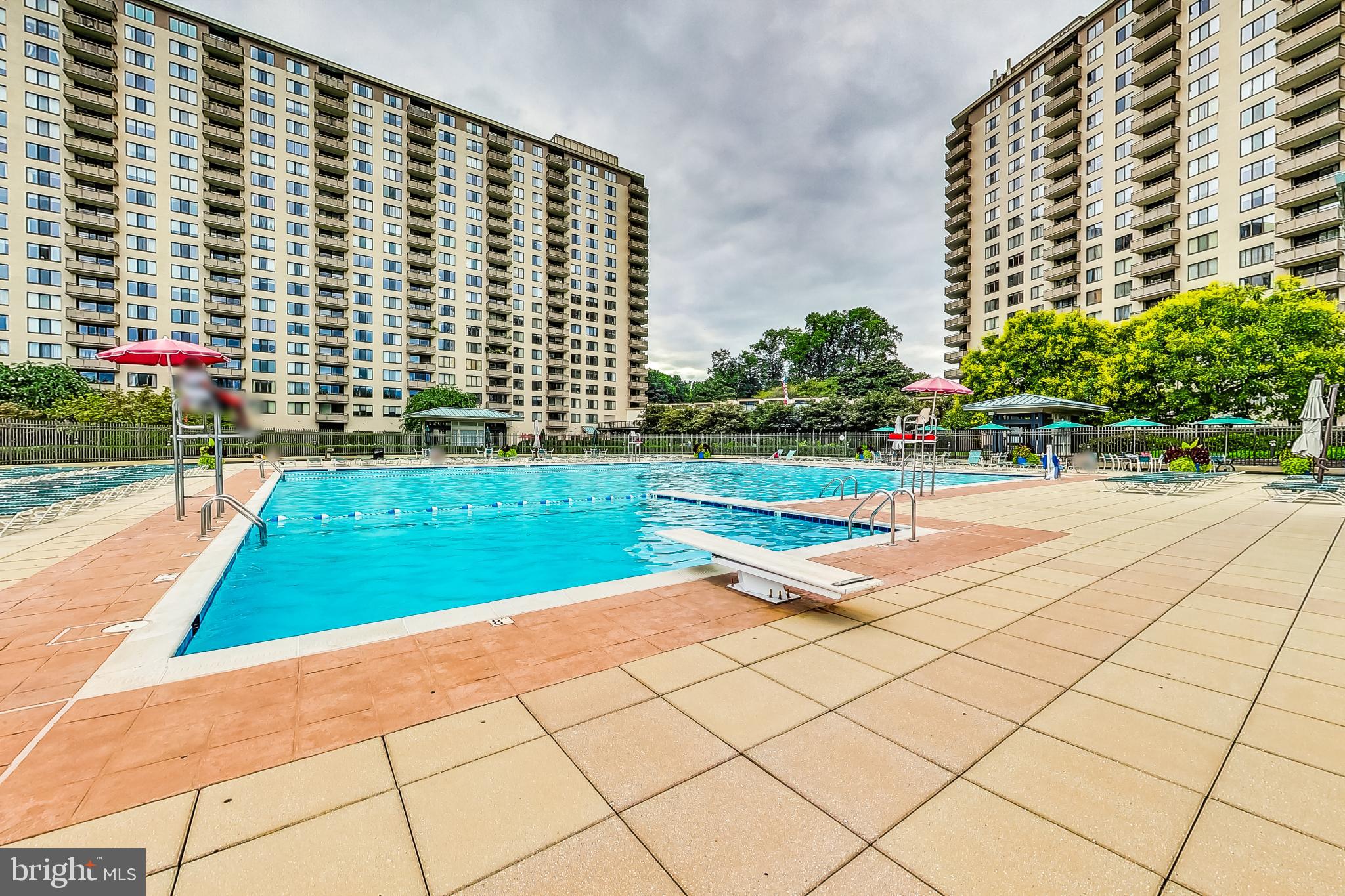 PROMENADE TOWERS - Residential