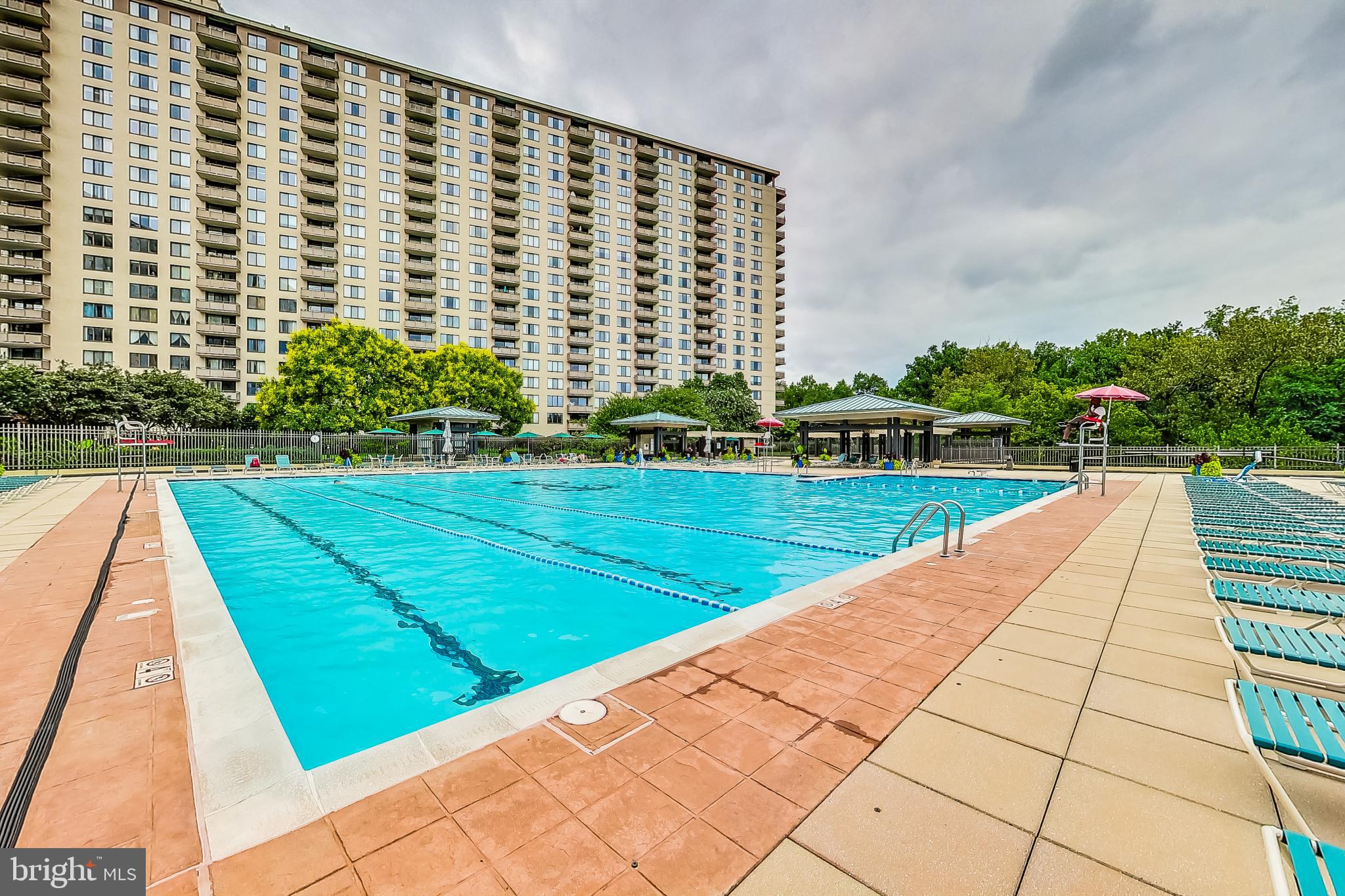 PROMENADE TOWERS - Residential