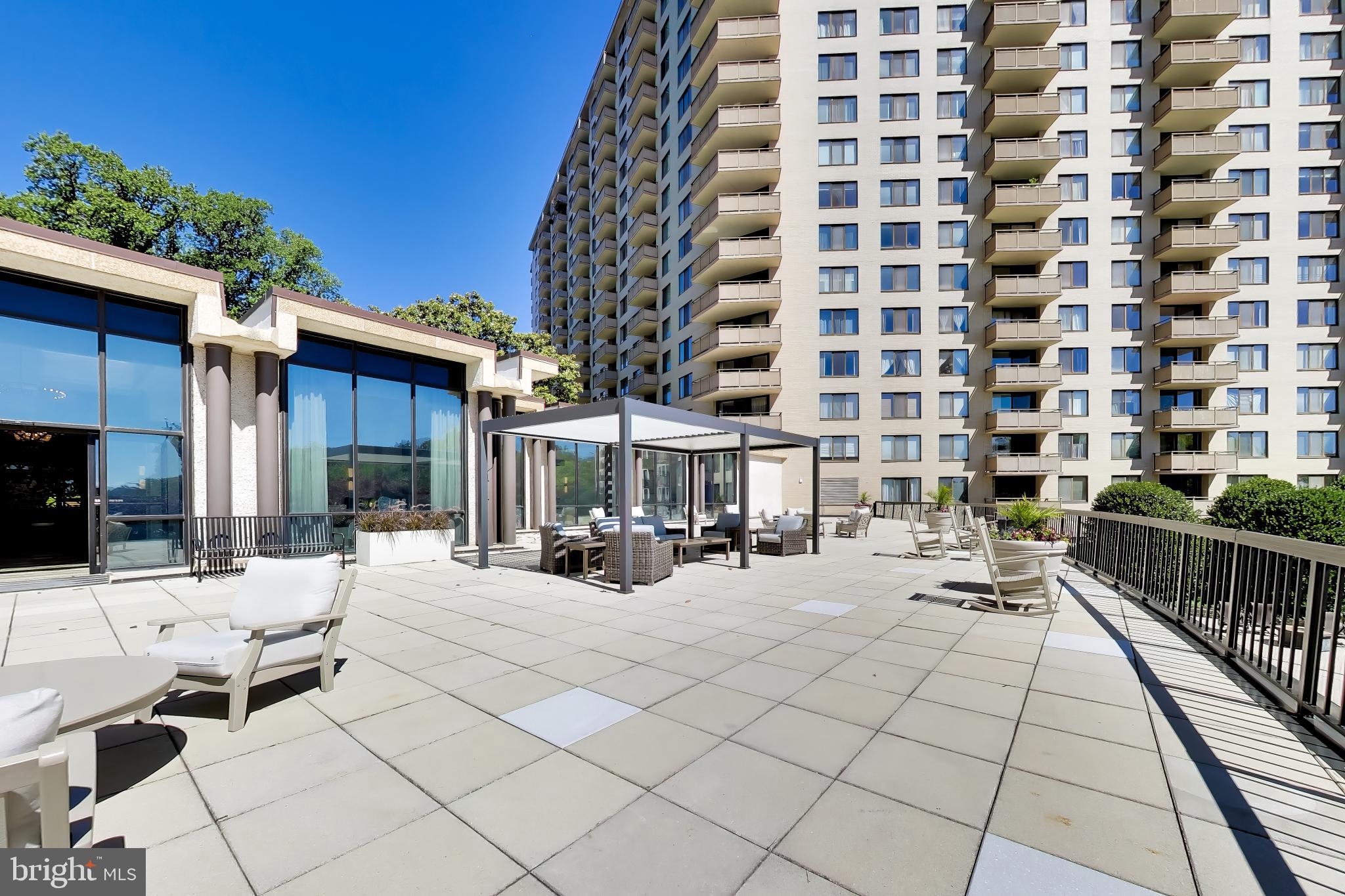 PROMENADE TOWERS - Residential