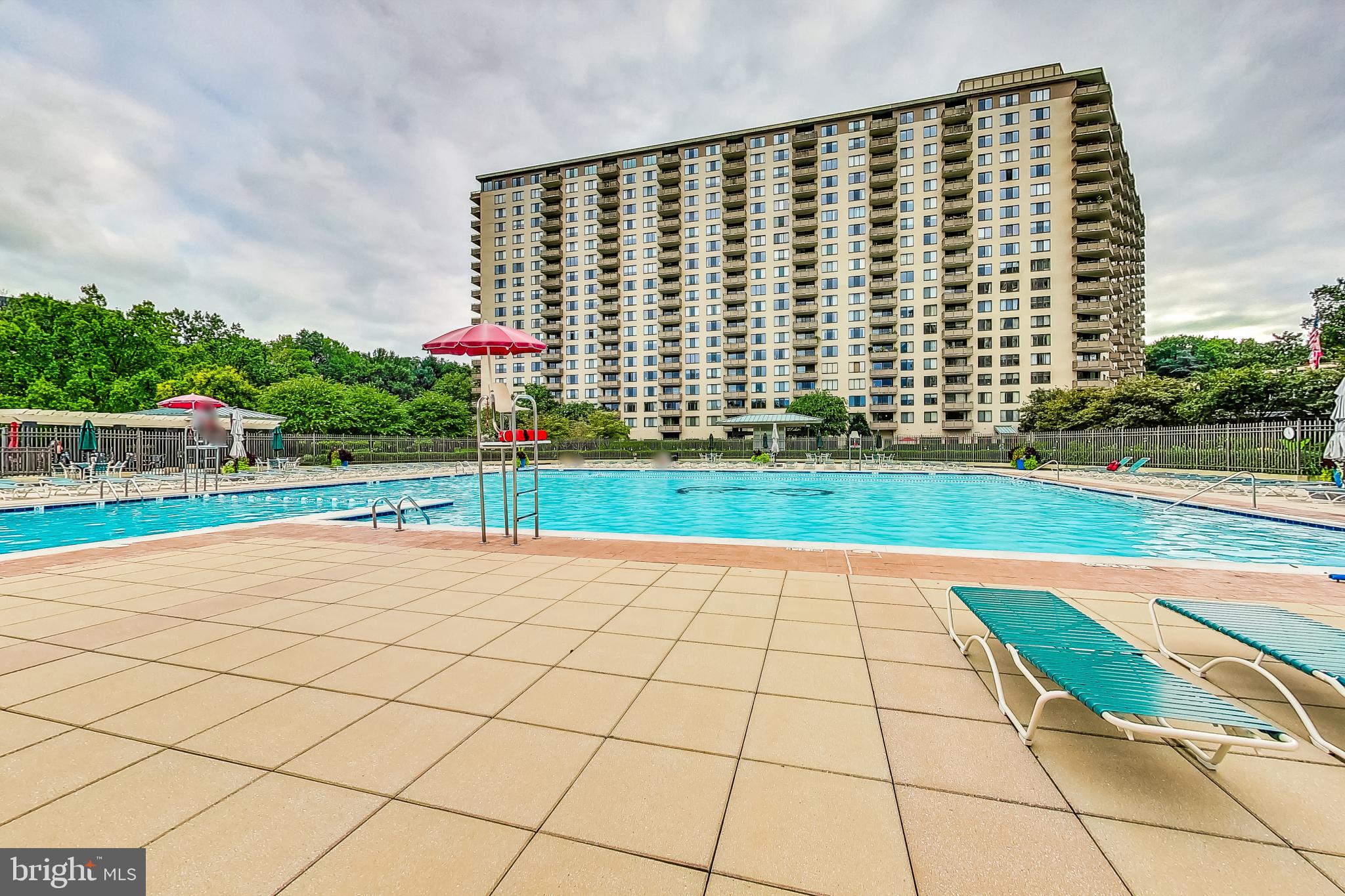 PROMENADE TOWERS - Residential